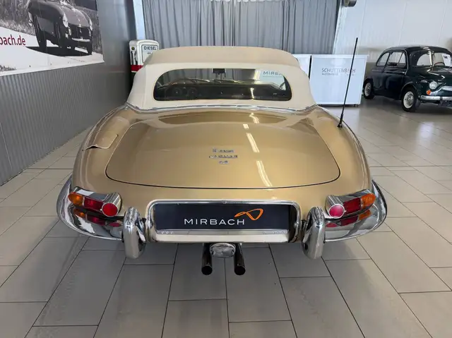 Jaguar E-Type view 9