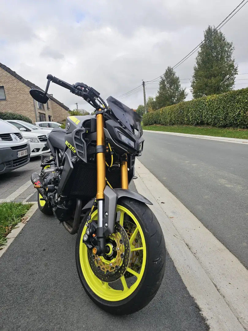 Yamaha MT-09 Grijs - 1
