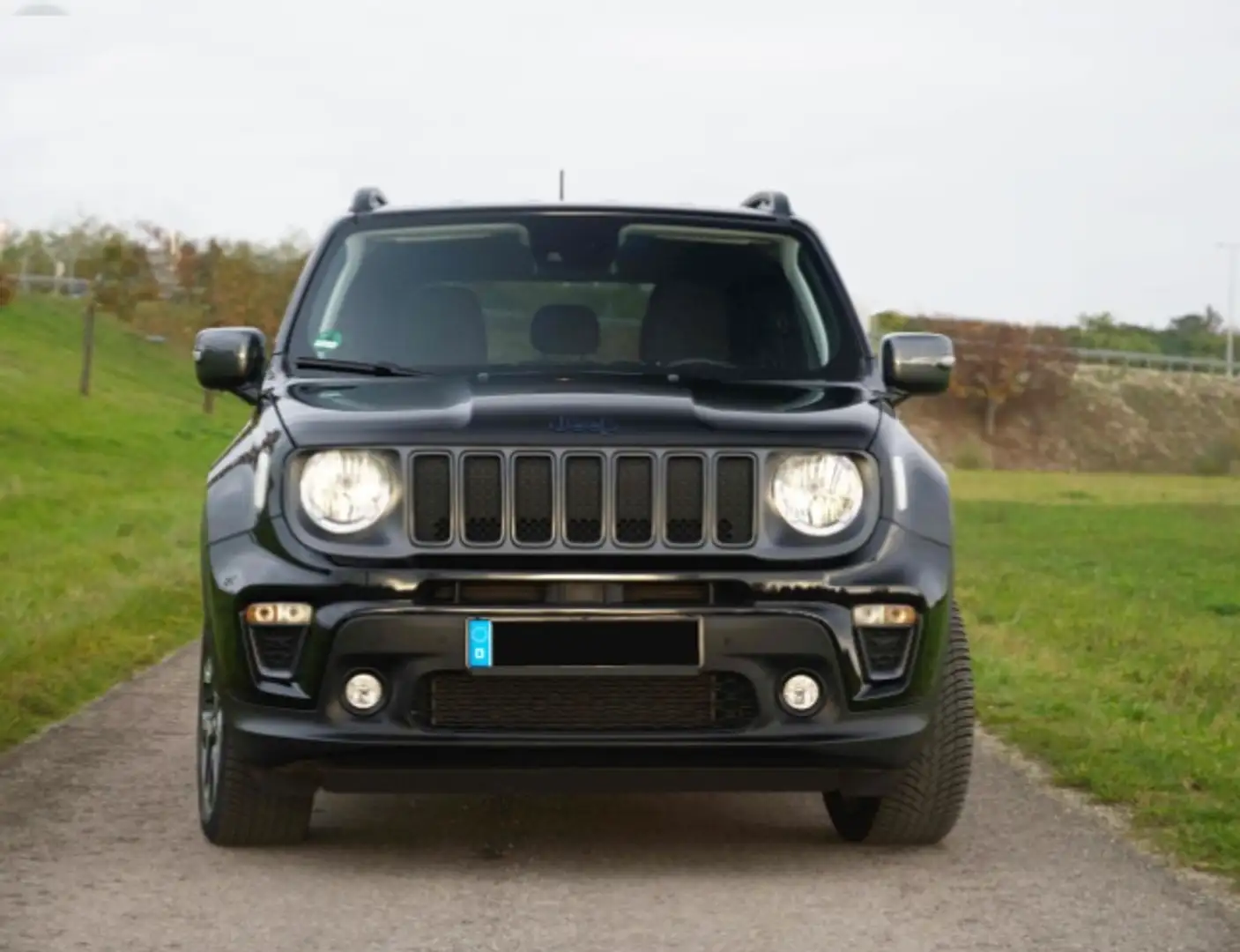 Jeep Renegade Renegade Plug-in Hybrid 1.3 T-GDI 4xe PLUG-IN Hybr Schwarz - 2
