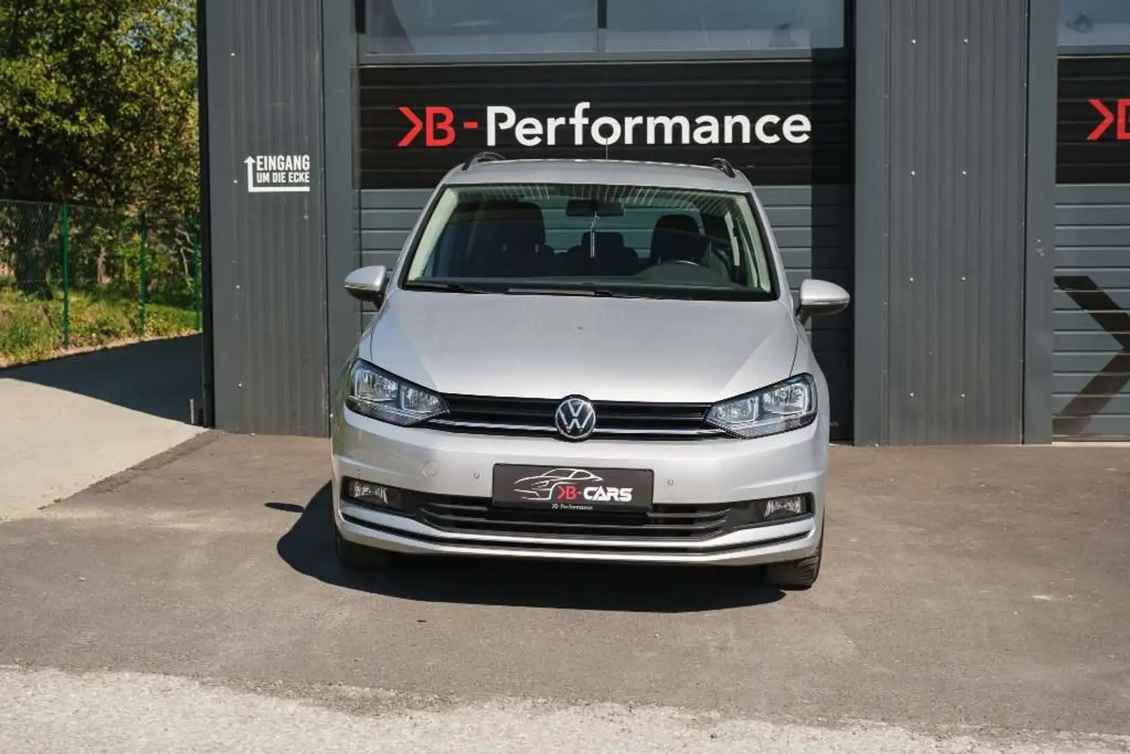Volkswagen Touran 2,0 SCR TDI DSG/ERSTBESITZ/PDC/METALLIC/COMPOSI... Silber - 2