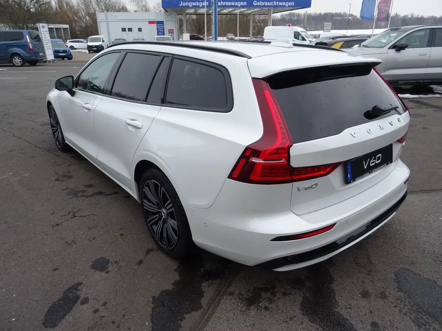 Volvo V60 Kombi T6 Plus Dark Plug-In Hybrid AWD Weiß - 2