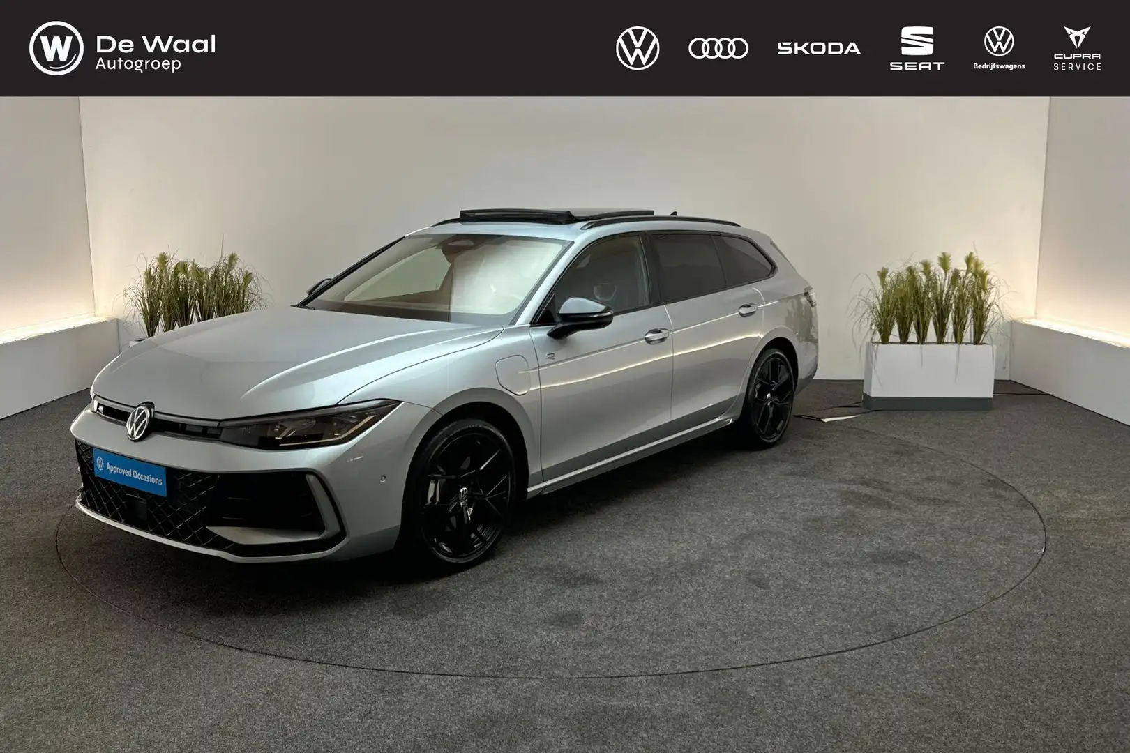 Volkswagen Passat Variant 1.5 272pk DSG eHybrid R-Line Edition | 360 Graden Grijs - 1