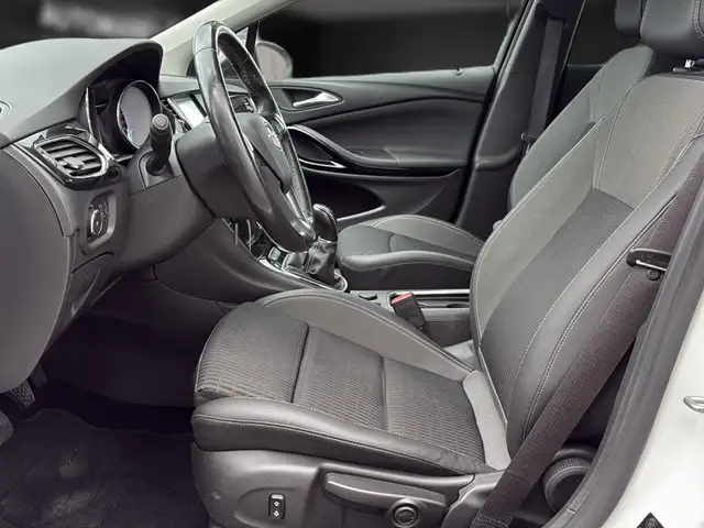 Opel Astra view 13