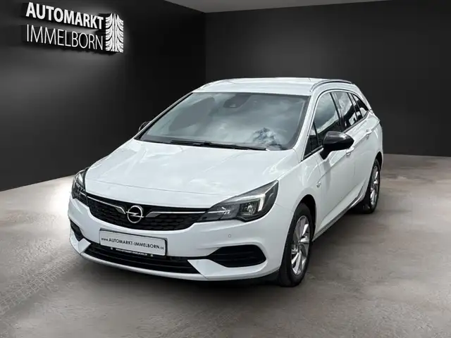 Opel Astra view 3
