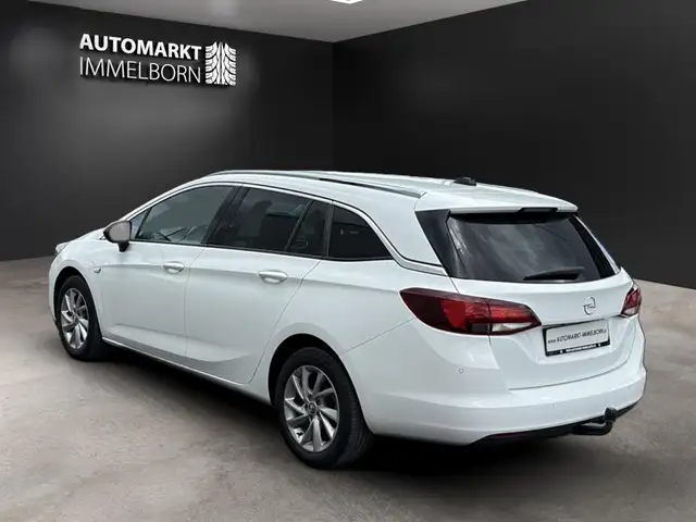 Opel Astra view 5