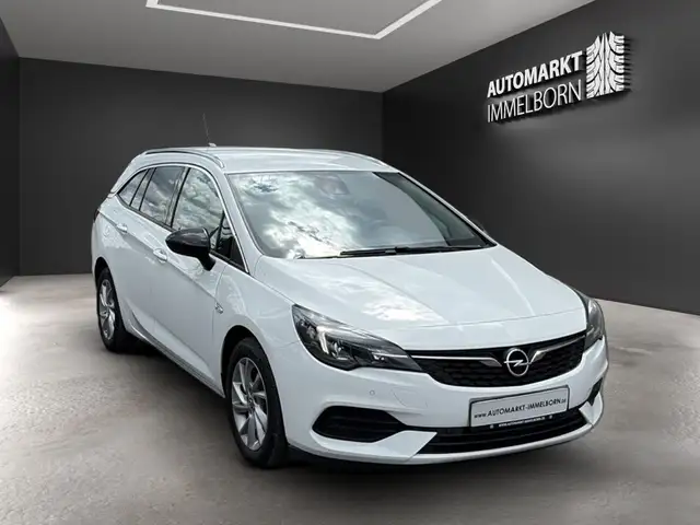 Opel Astra view 2