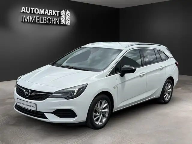Opel Astra view 4