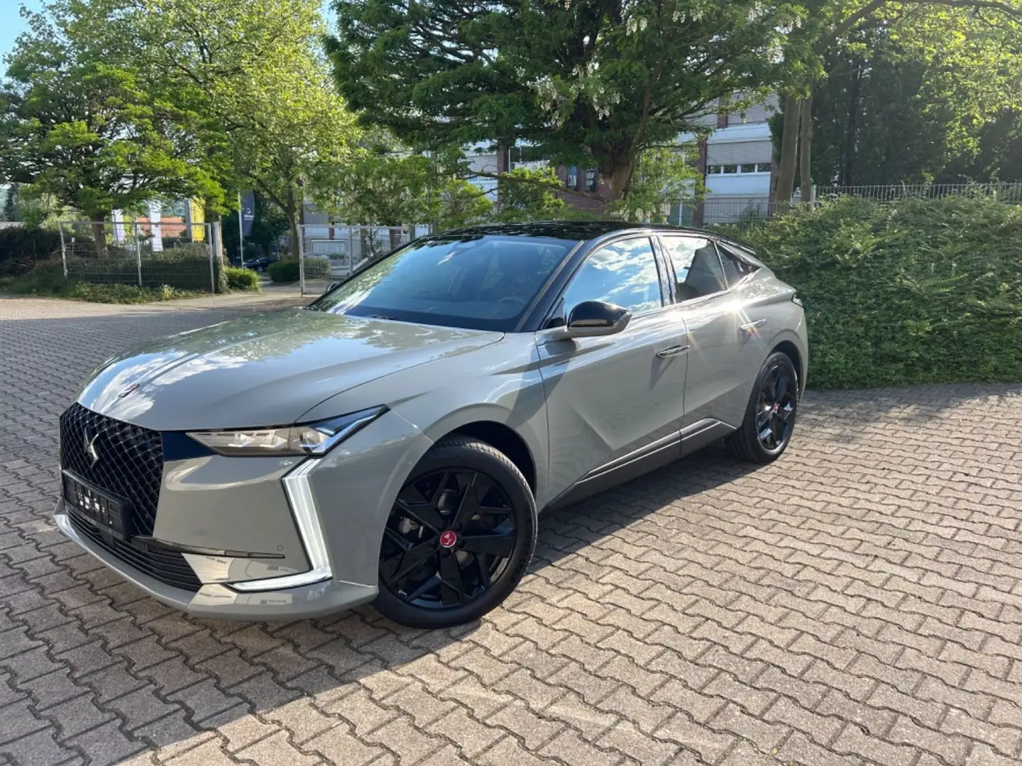 DS Automobiles DS 4 PureTech130  Performance Line Grau - 1