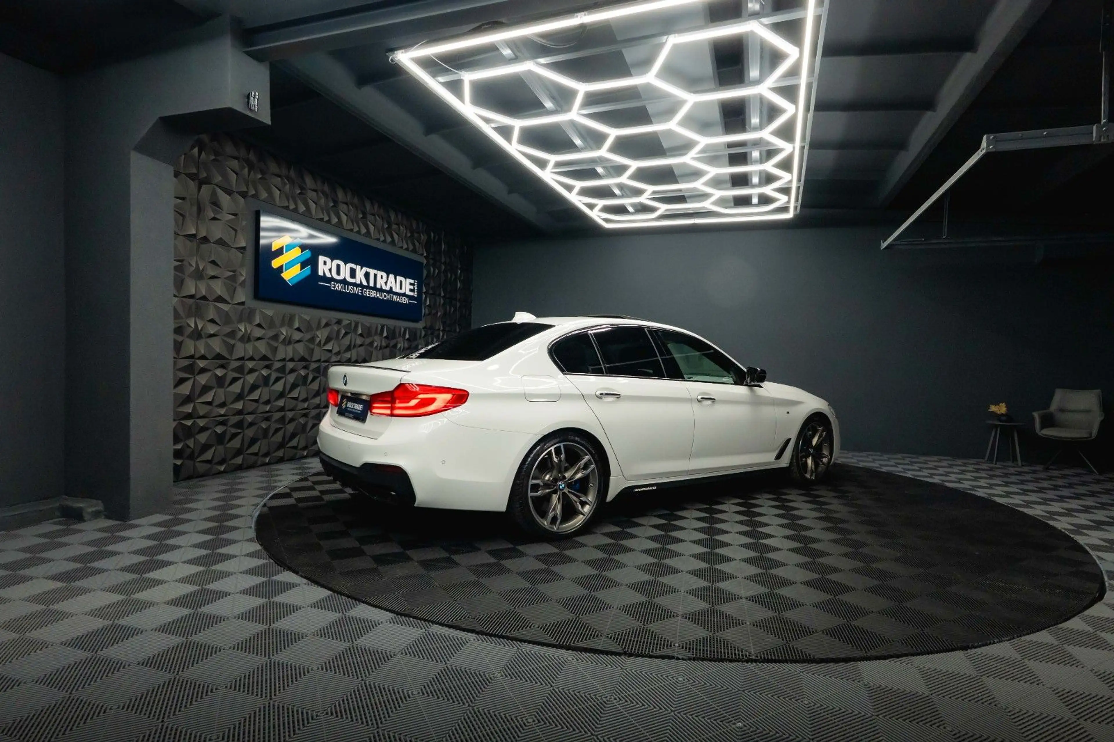 BMW 550 i xDrive M-Performance Shadow *ACC*LED*360* — photo 14