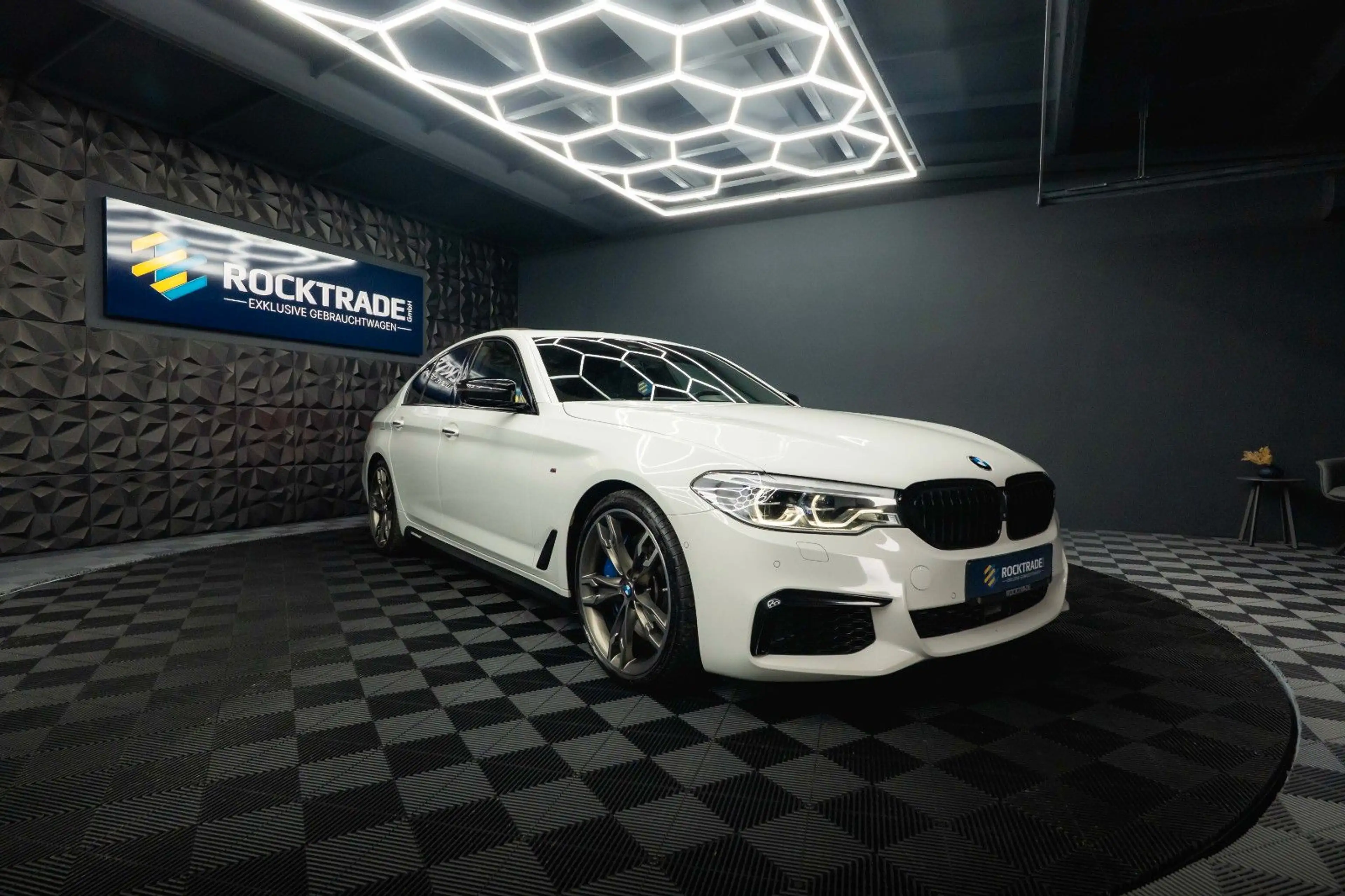 BMW 550 i xDrive M-Performance Shadow *ACC*LED*360* — photo 7