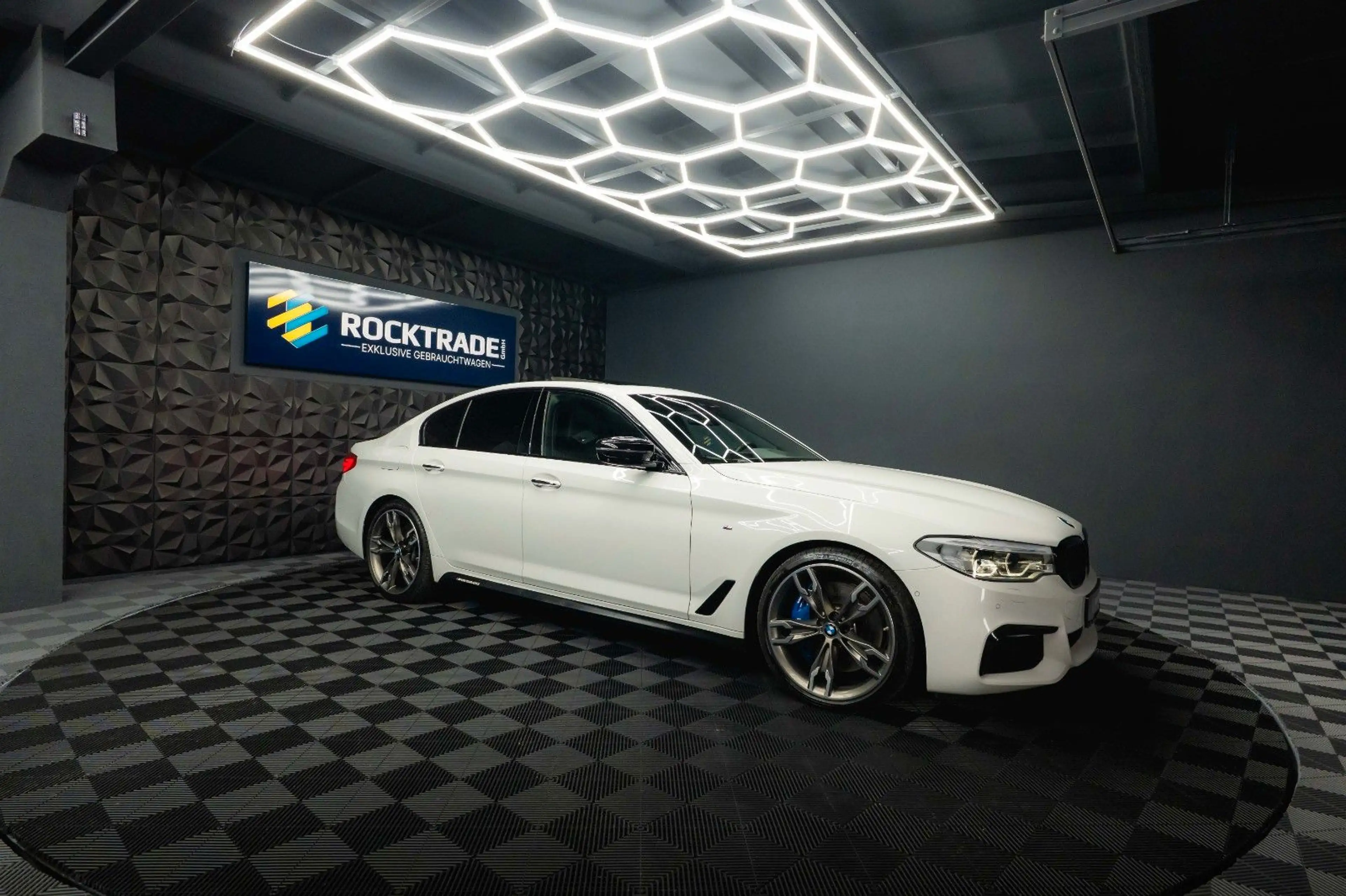BMW 550 i xDrive M-Performance Shadow *ACC*LED*360* — photo 9