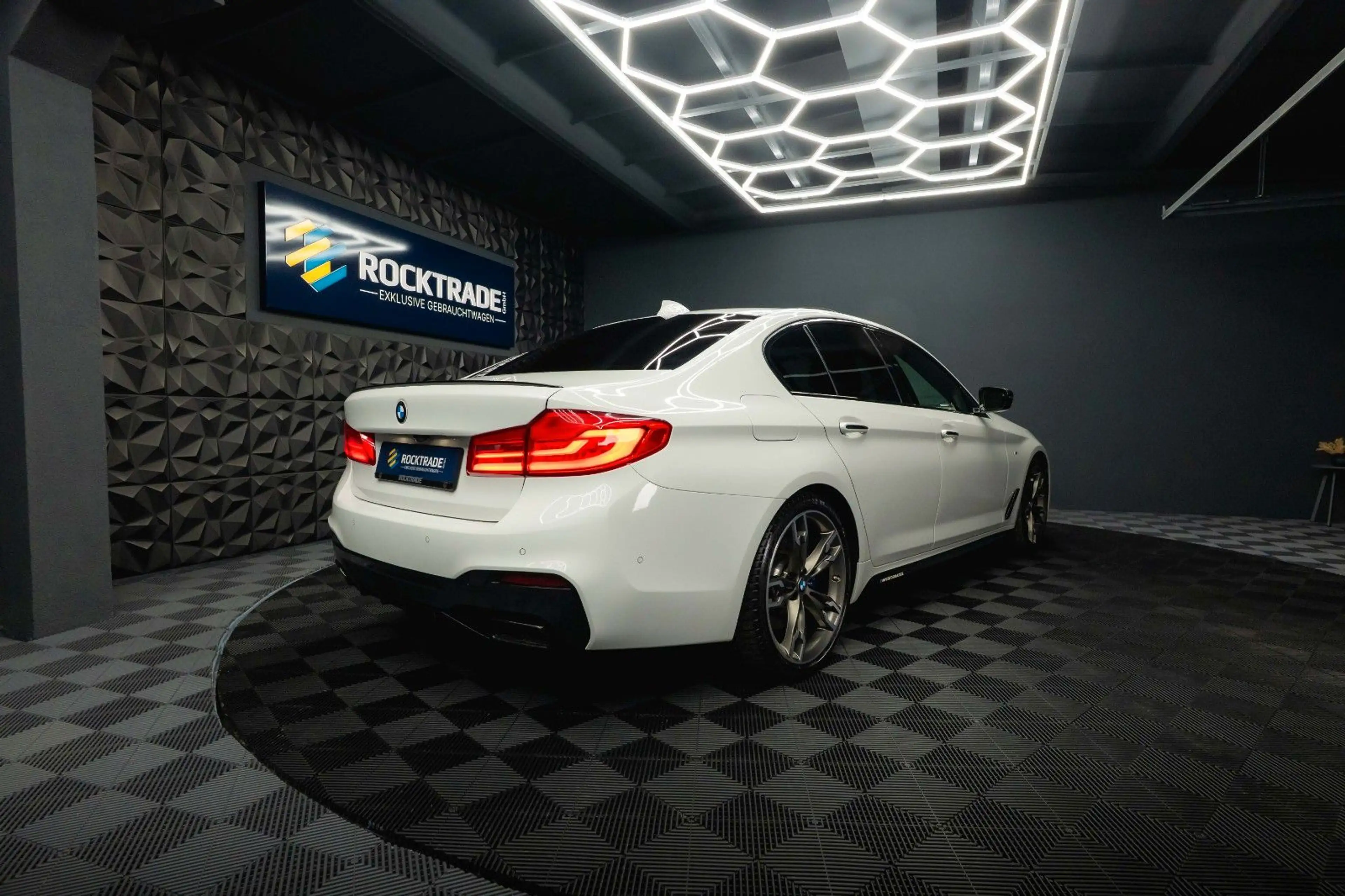 BMW 550 i xDrive M-Performance Shadow *ACC*LED*360* — photo 15