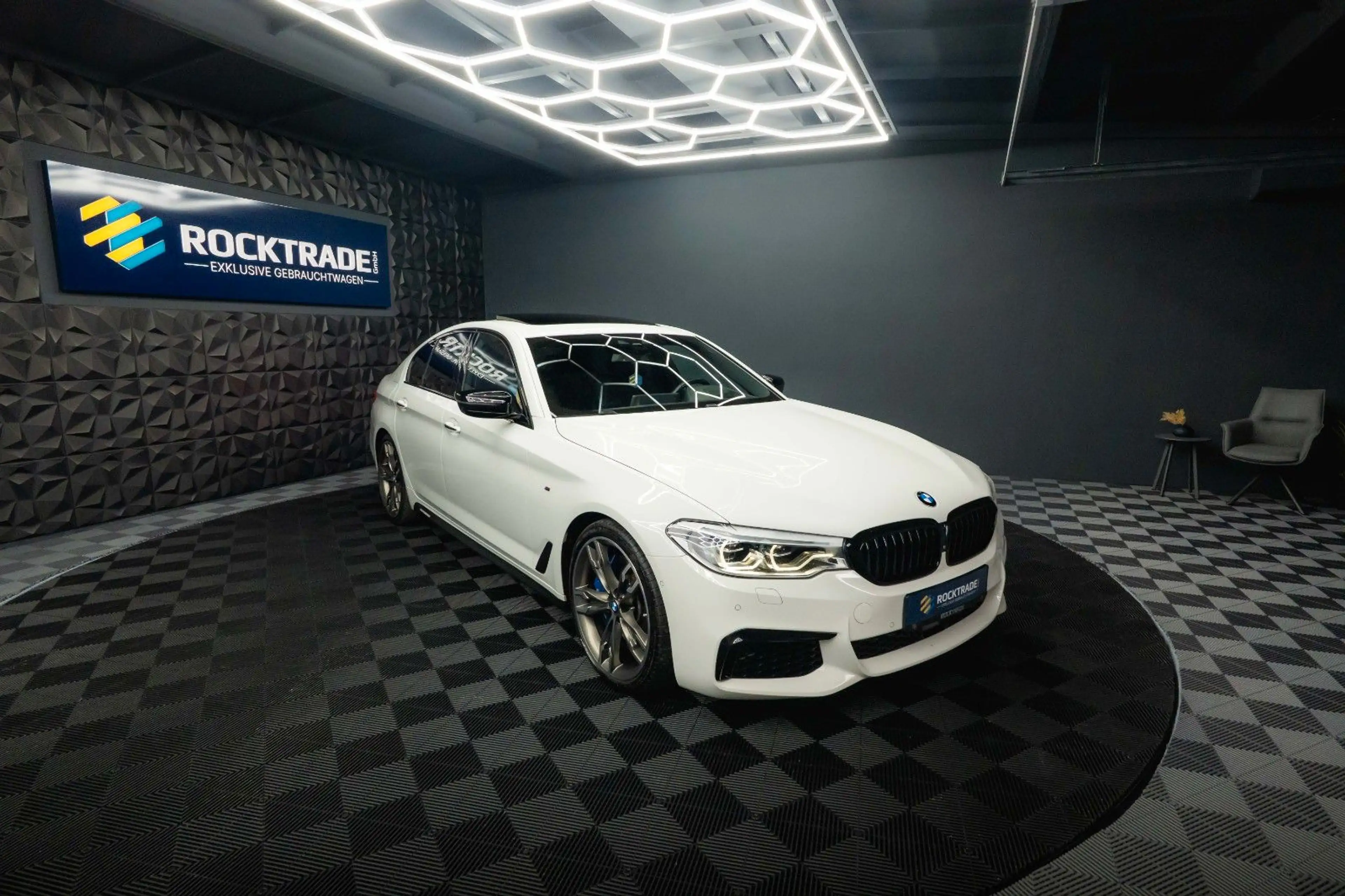 BMW 550 i xDrive M-Performance Shadow *ACC*LED*360* — photo 8