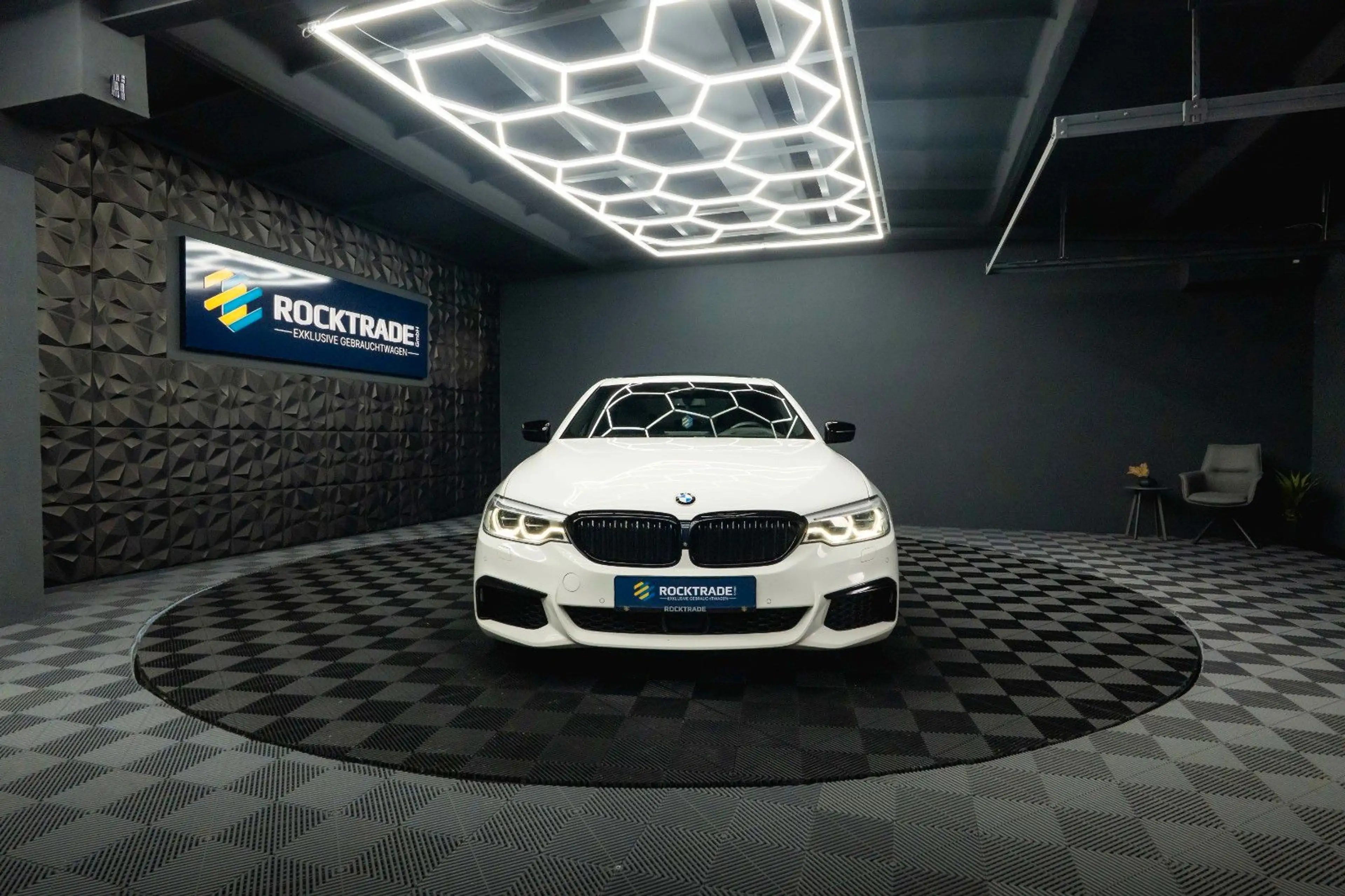 BMW 550 i xDrive M-Performance Shadow *ACC*LED*360* — photo 3