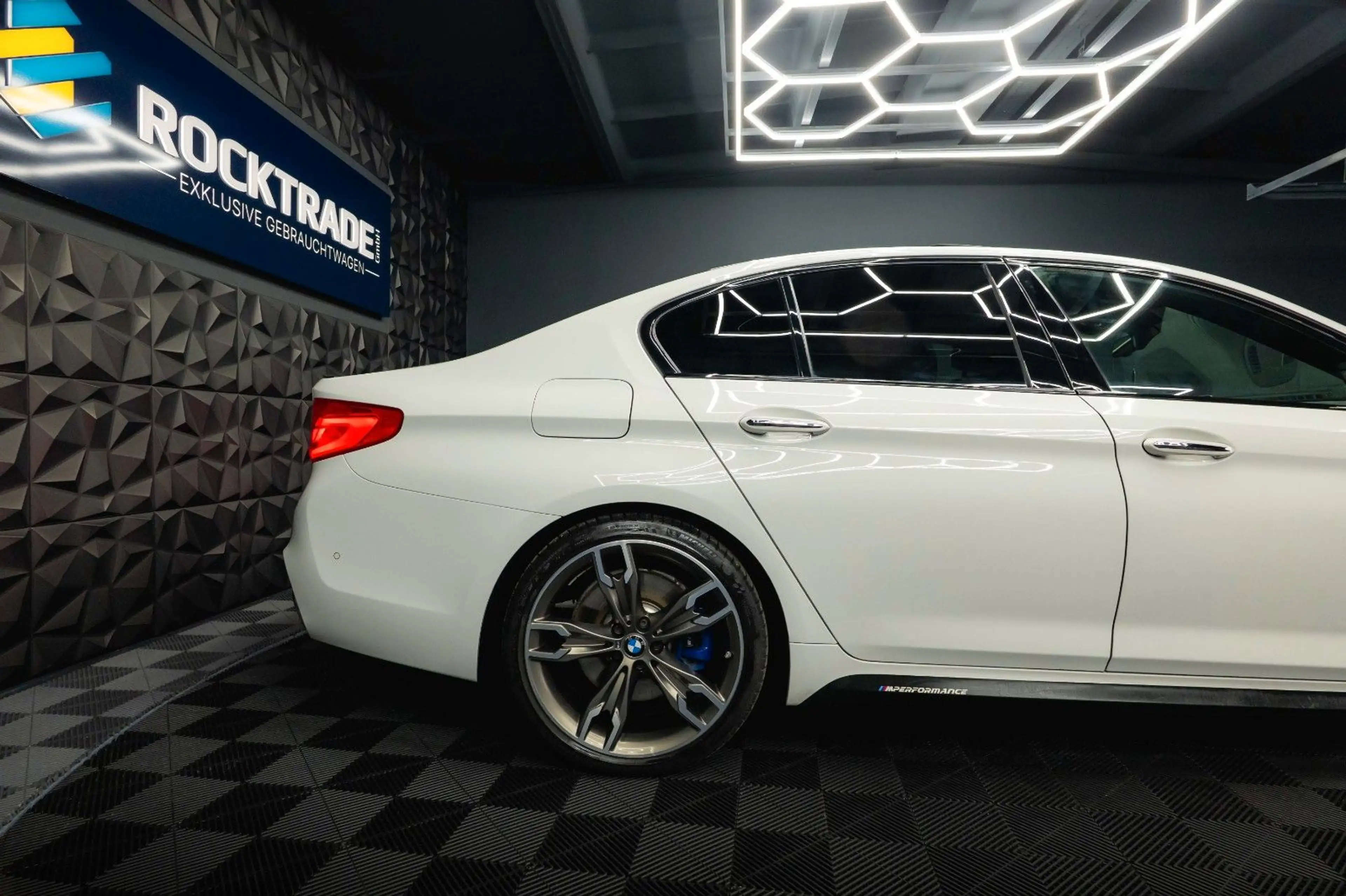 BMW 550 i xDrive M-Performance Shadow *ACC*LED*360* — photo 11