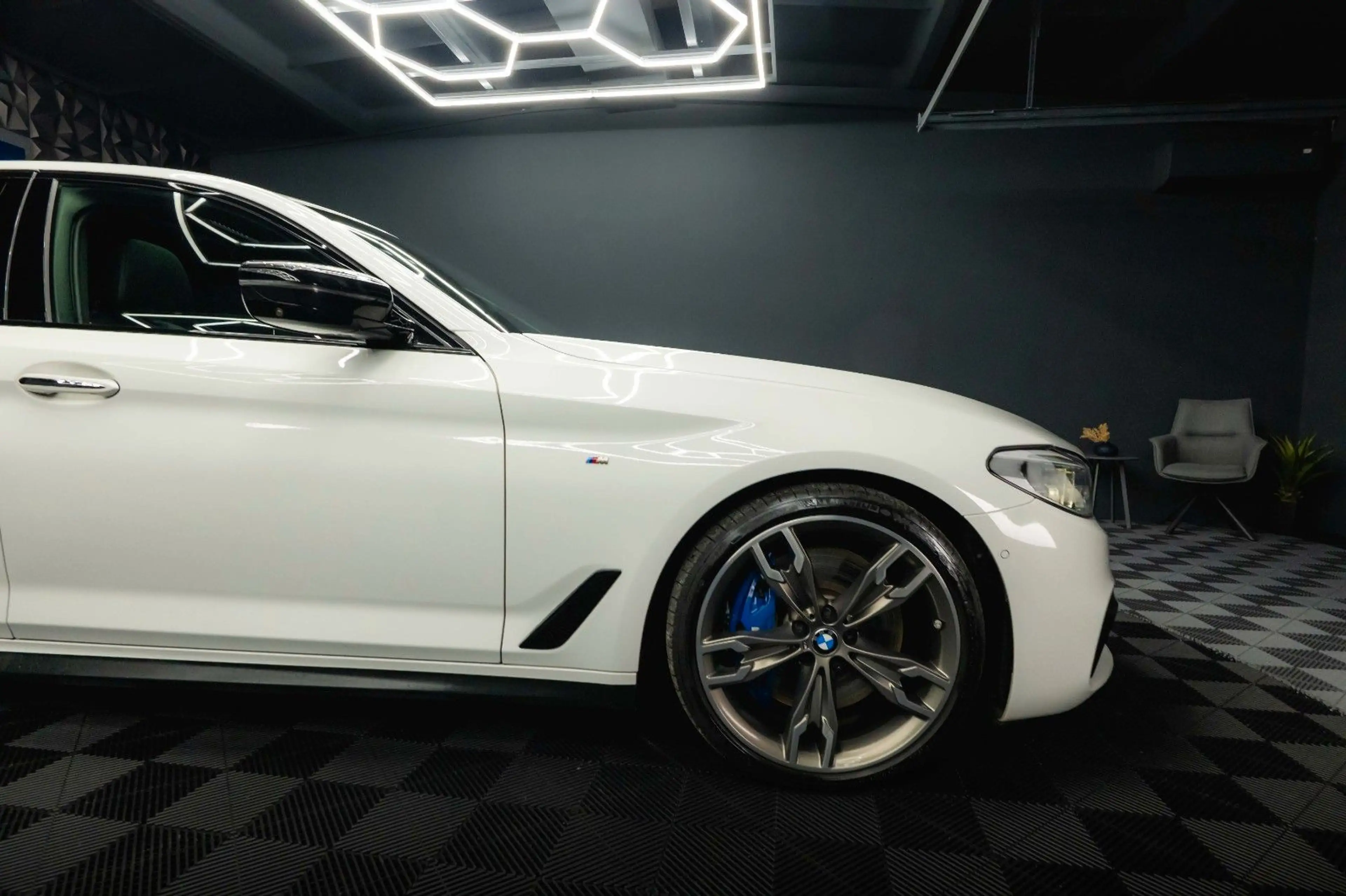 BMW 550 i xDrive M-Performance Shadow *ACC*LED*360* — photo 12
