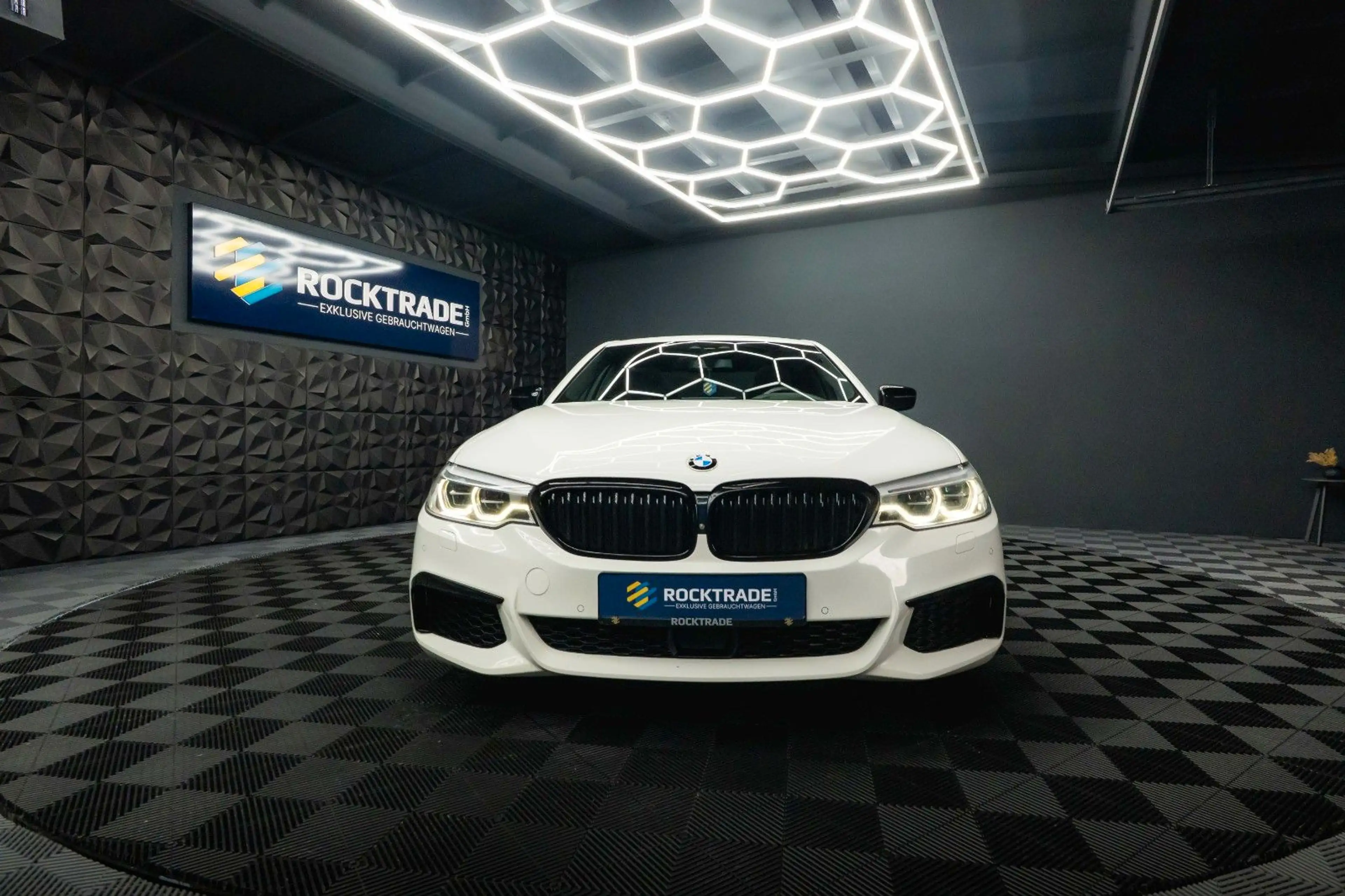 BMW 550 i xDrive M-Performance Shadow *ACC*LED*360* — photo 5