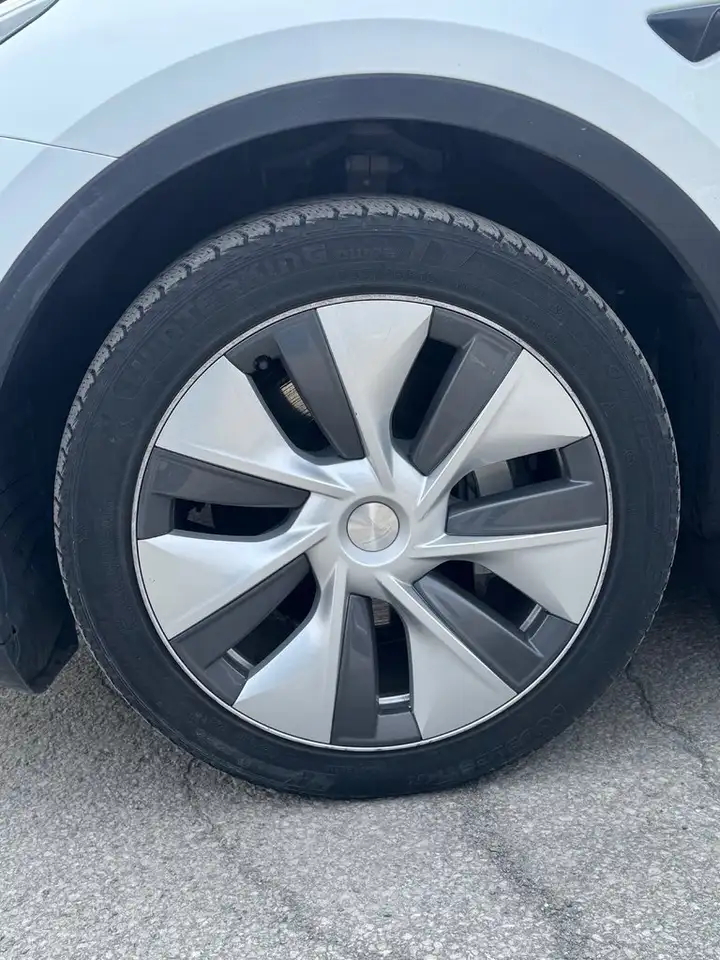 Tesla Model Y снимка Tesla Model Y