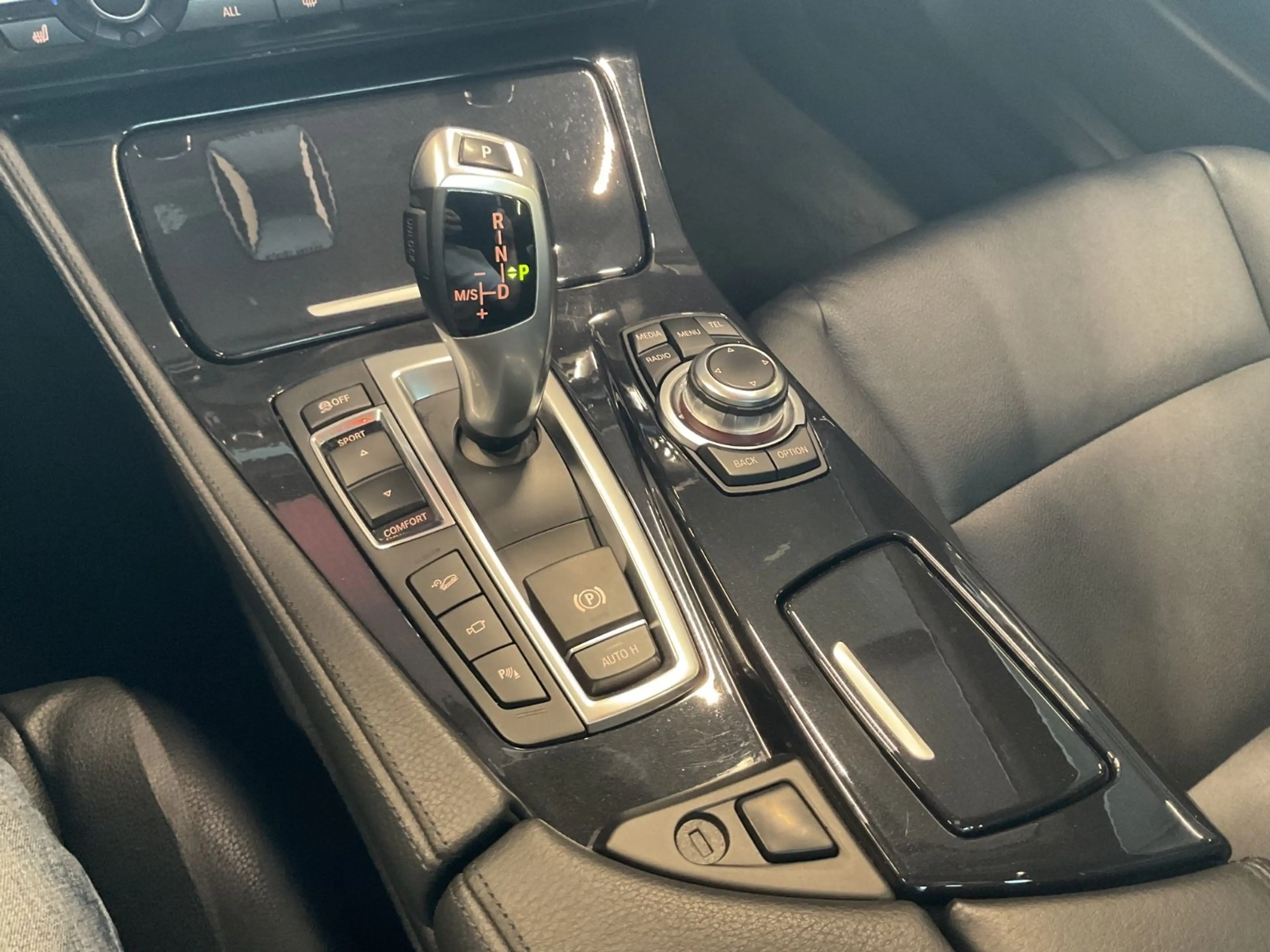 BMW 525 d Touring xDr. AHK HuD Kamera Leder Navi Pano — photo 11
