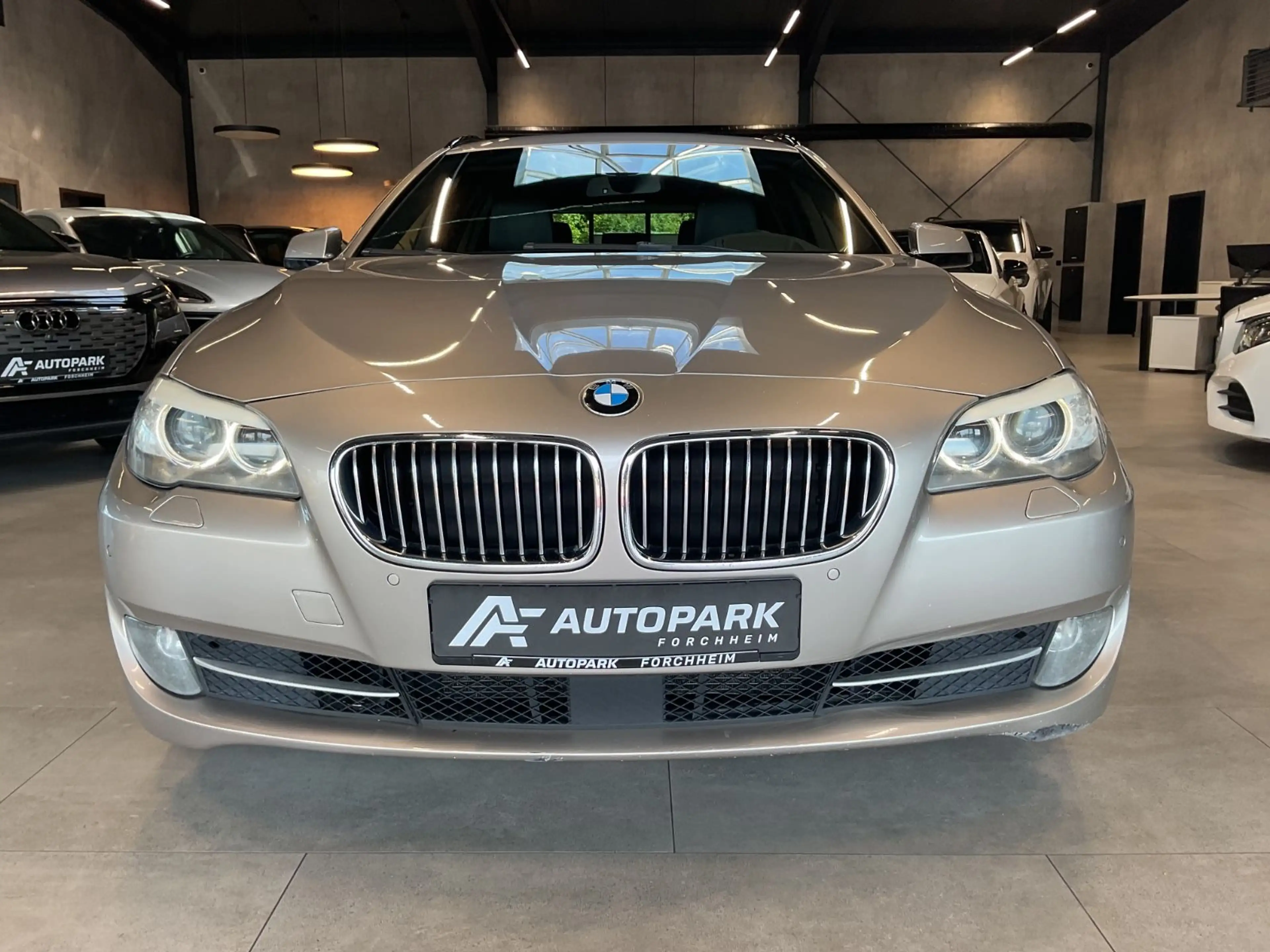 BMW 525 d Touring xDr. AHK HuD Kamera Leder Navi Pano — photo 3