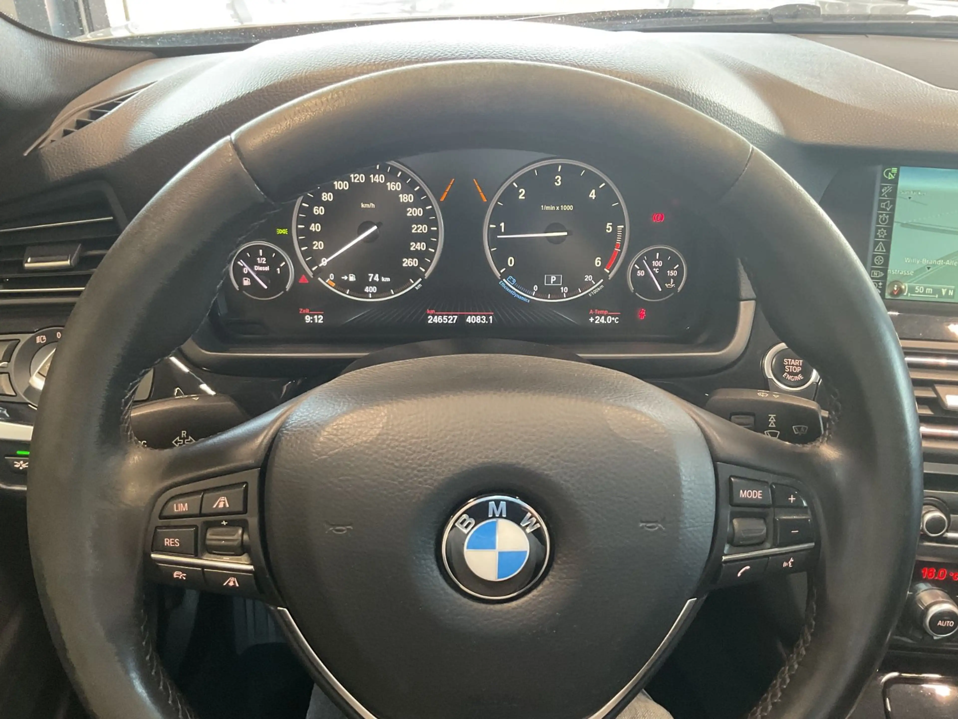BMW 525 d Touring xDr. AHK HuD Kamera Leder Navi Pano — photo 15