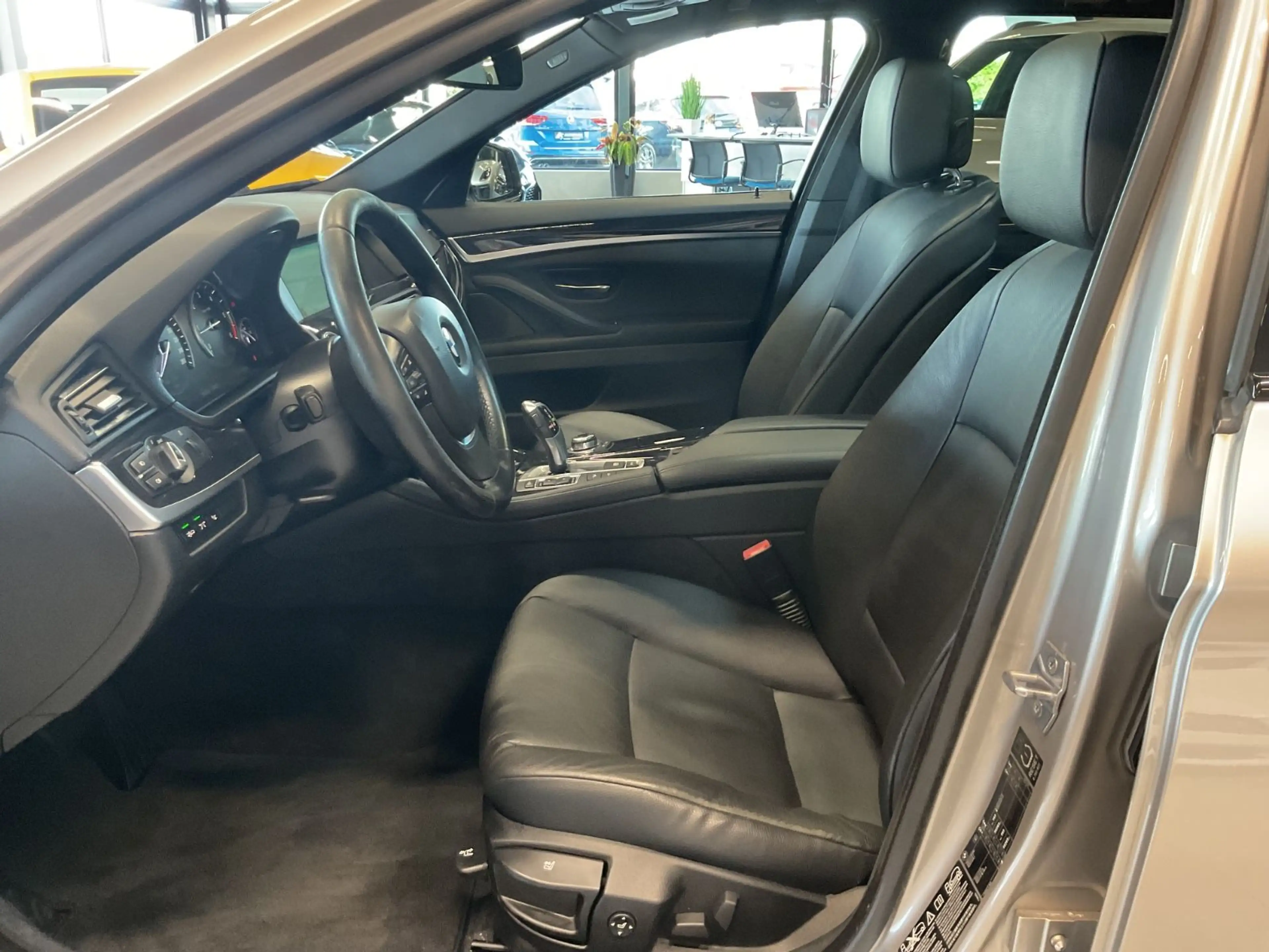 BMW 525 d Touring xDr. AHK HuD Kamera Leder Navi Pano — photo 7
