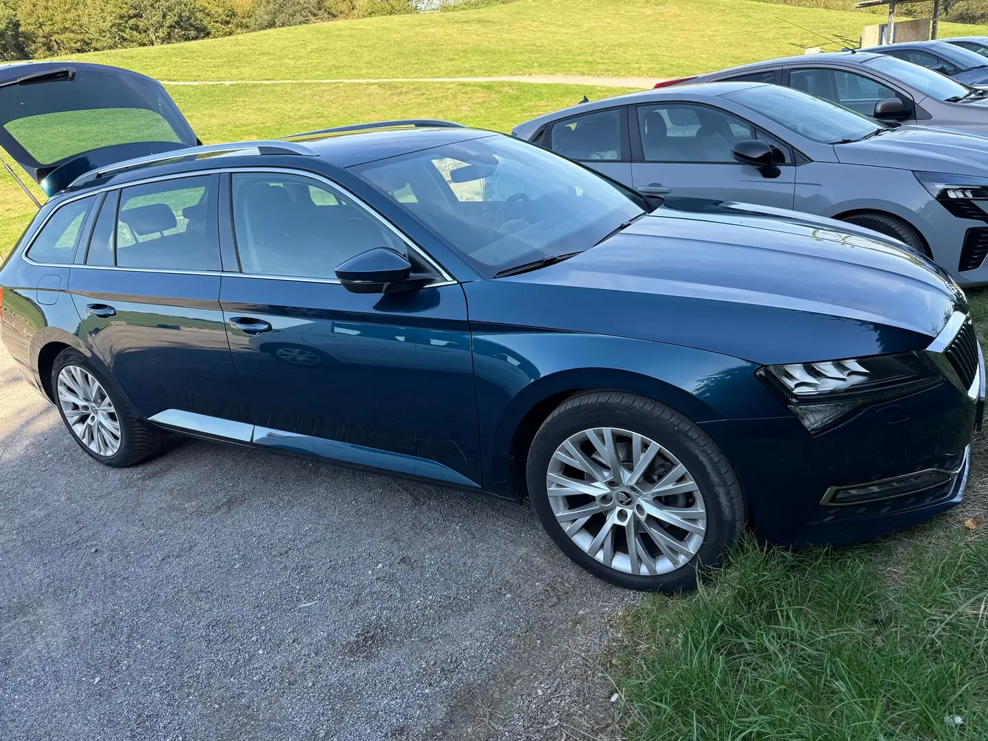 Skoda Superb Superb 2.0 TDI Business Edition Blauw - 1