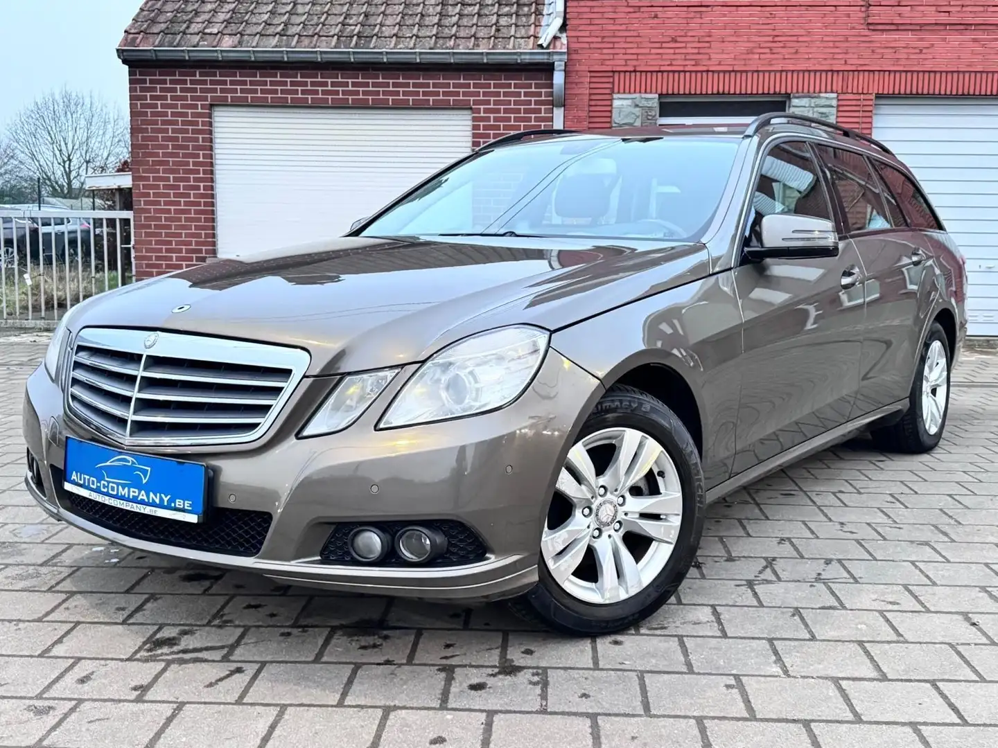 Mercedes-Benz E 220 E 220 T CDI DPF BlueEFFICIENCY Elegance Beige - 2