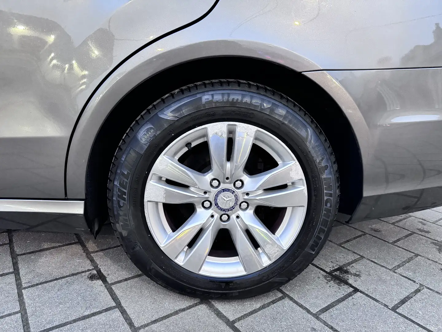 Mercedes-Benz E 220 E 220 T CDI DPF BlueEFFICIENCY Elegance Beżowy - 1