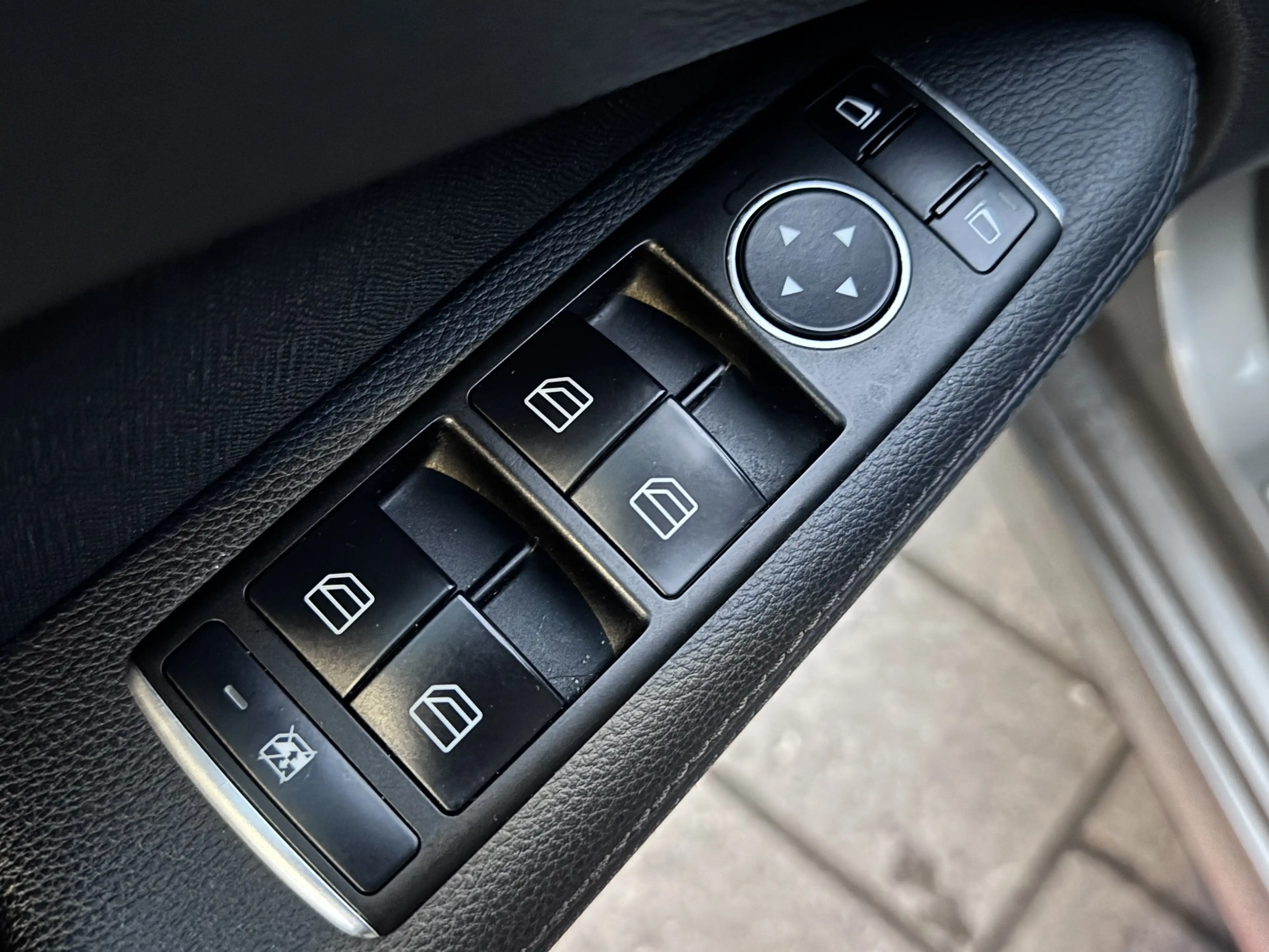 Mercedes-Benz E 220 E 220 T CDI DPF BlueEFFICIENCY Elegance — photo 8