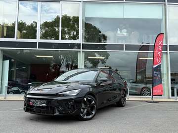 CARPLAY / CAMERA / ZETEL & STUURVERWARMING / ADAPTIVE CRUISE /