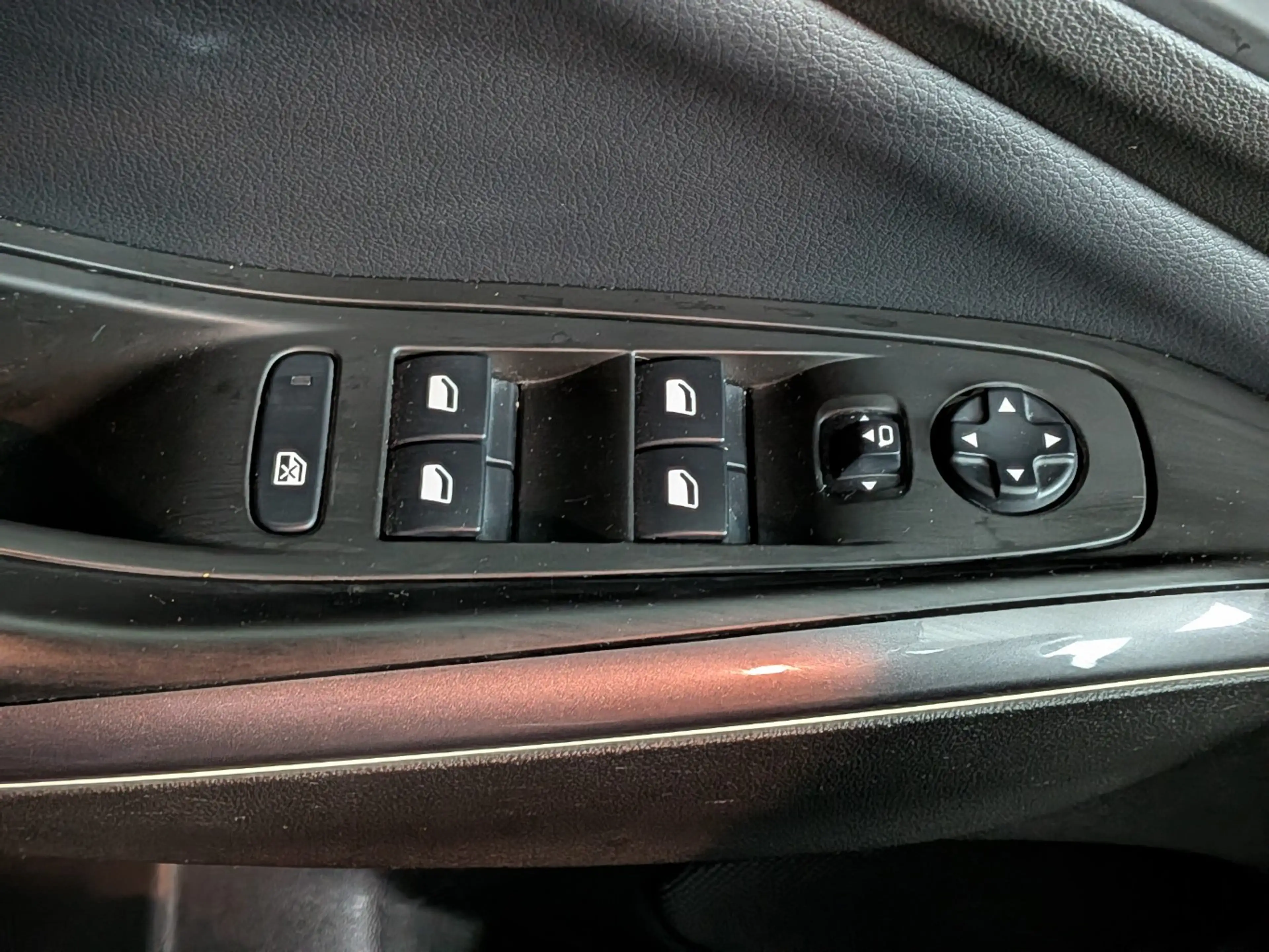 Opel Grandland X 1.6 Turbo Hybrid Elegance — photo 9