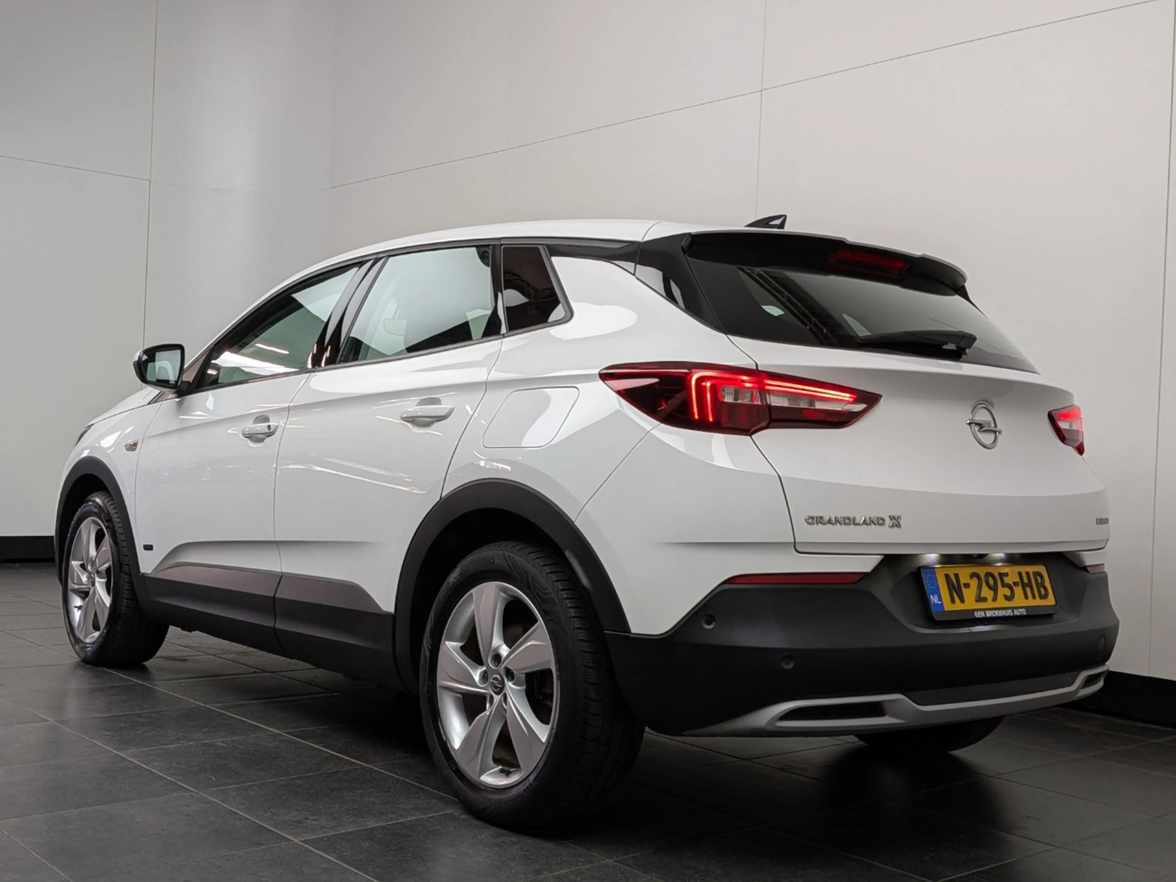 Opel Grandland X 1.6 Turbo Hybrid Elegance — photo 4