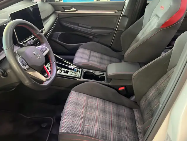 Volkswagen Golf view 3