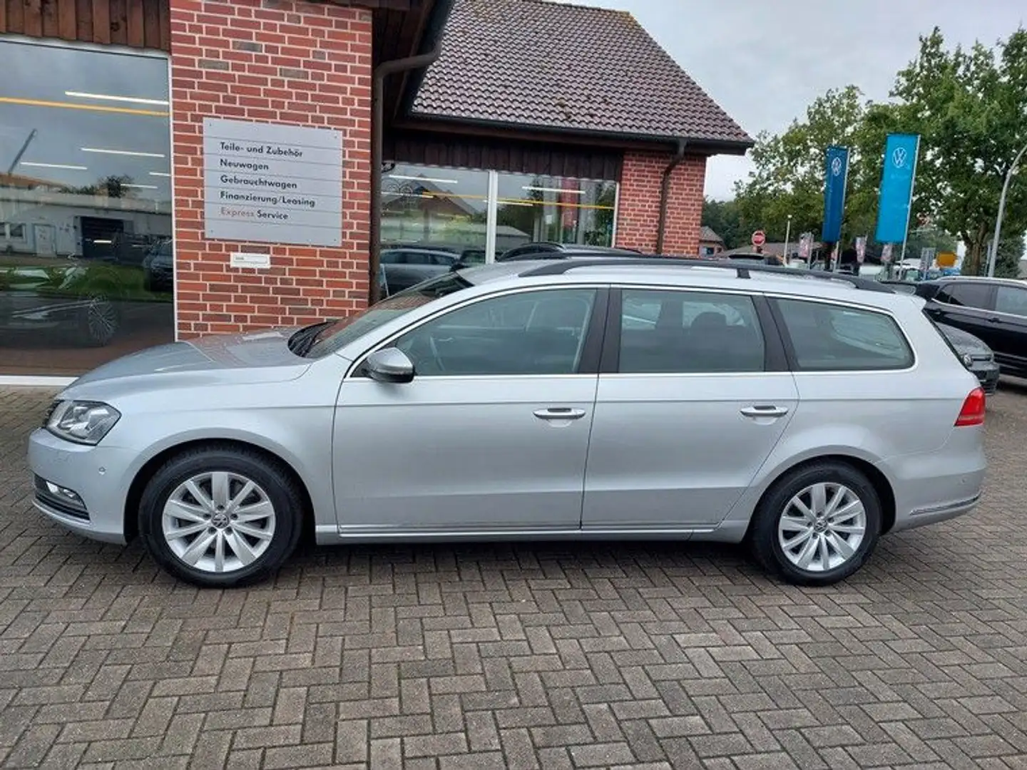Volkswagen Passat Variant 2,0TDI Comfortline *AHK*Xenon*Nav Silber - 2