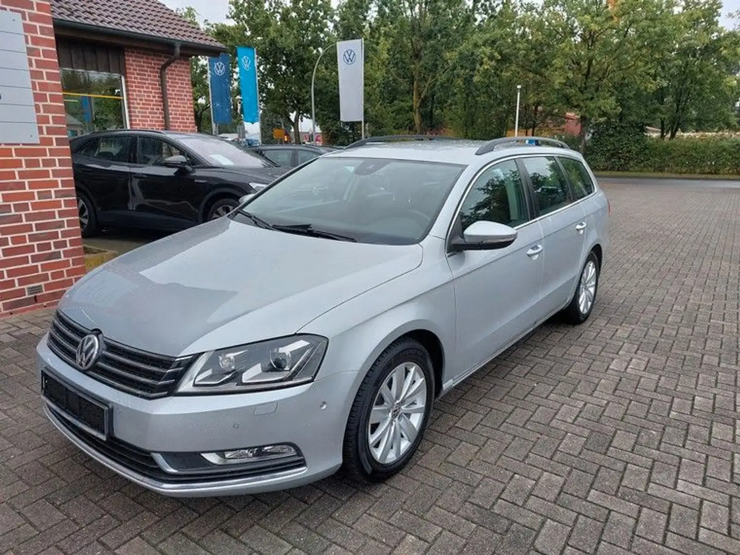 Volkswagen Passat Variant 2,0TDI Comfortline *AHK*Xenon*Nav Silber - 1