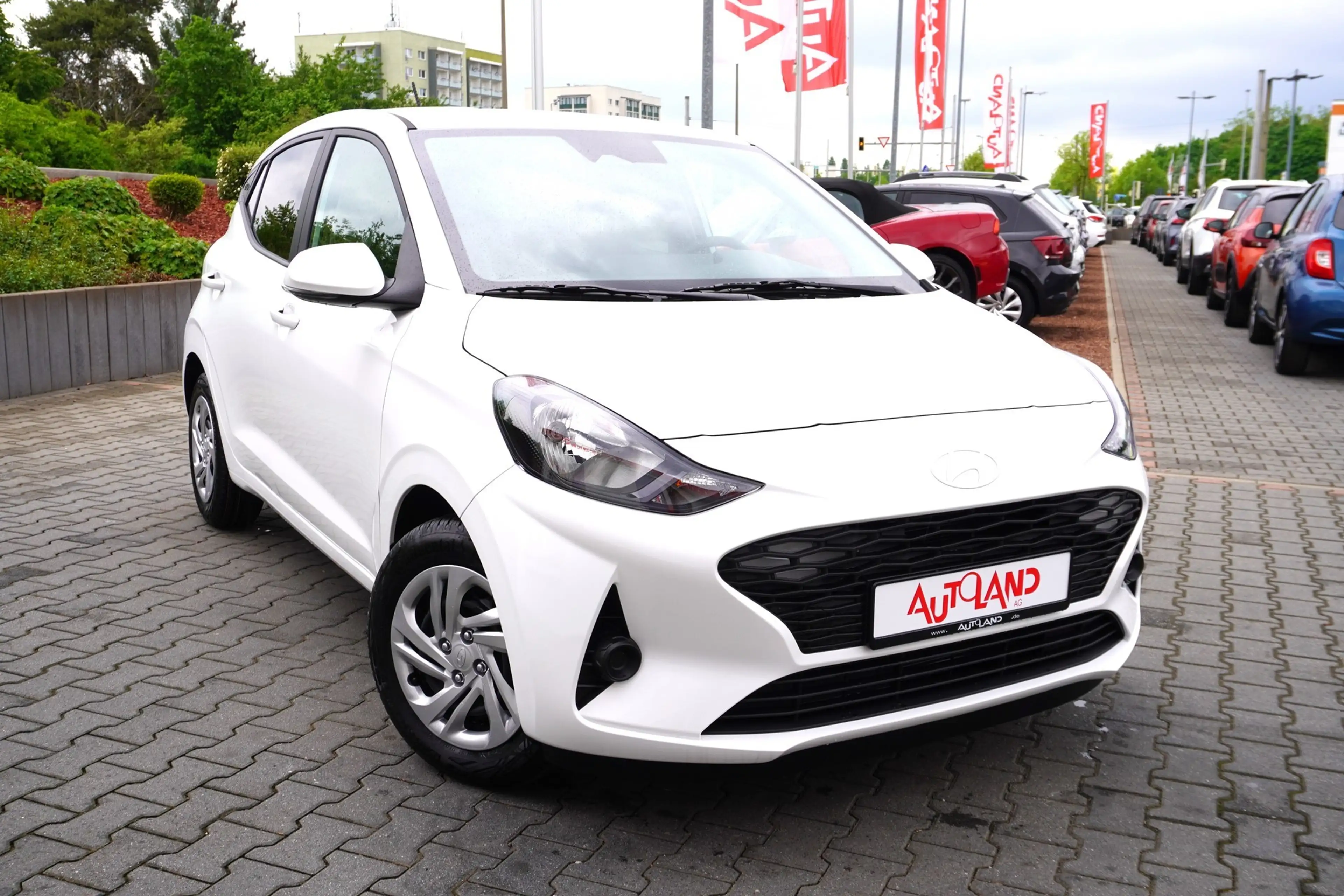 Hyundai i10 1.0 Kamera Tempomat Sitzheizung Spurhalte — photo 7