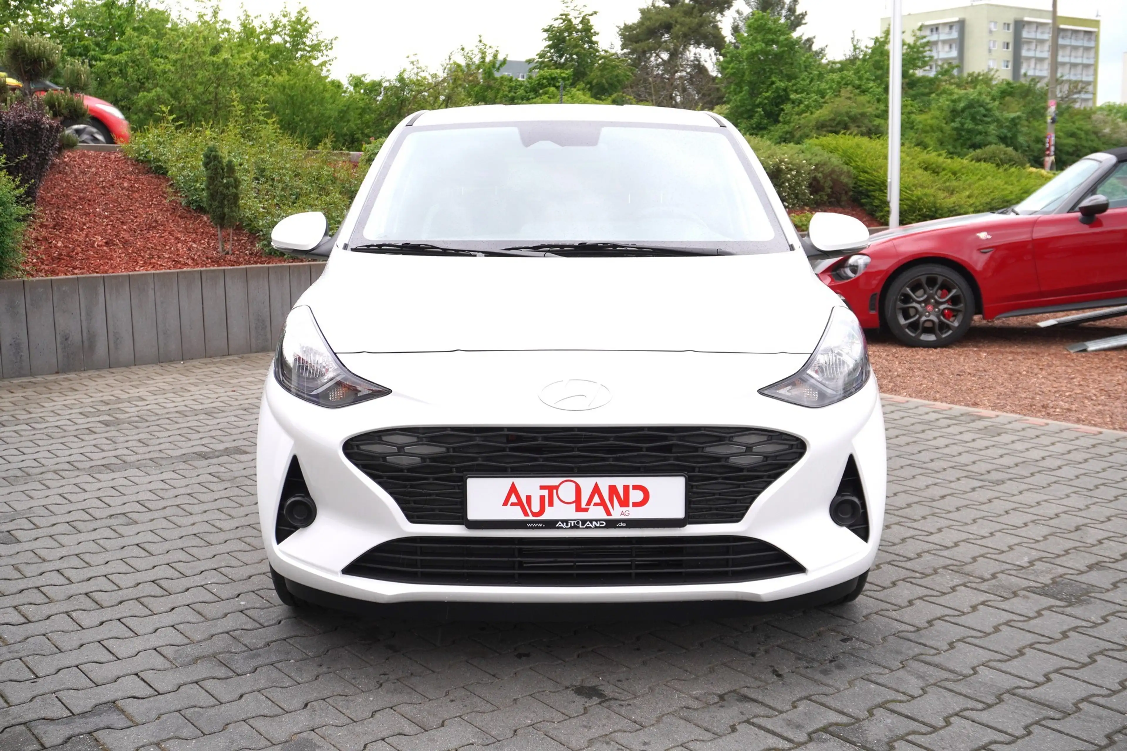 Hyundai i10 1.0 Kamera Tempomat Sitzheizung Spurhalte — photo 6