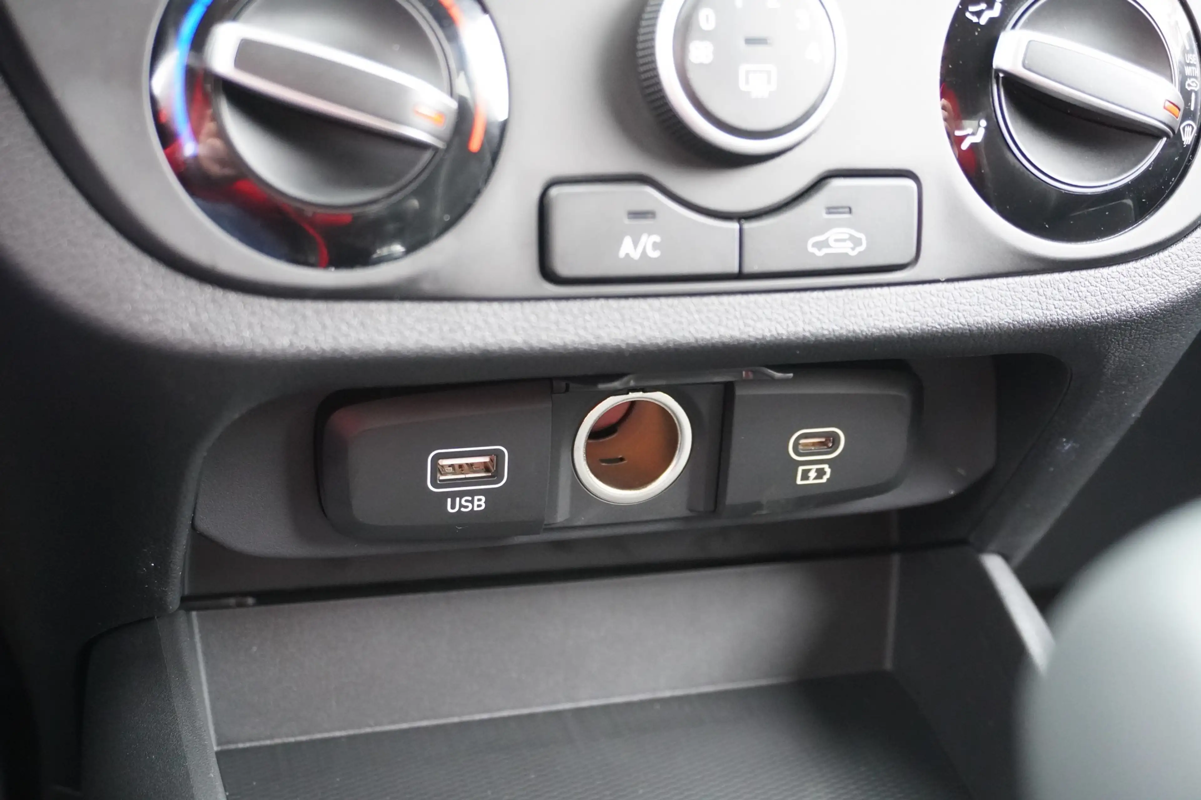 Hyundai i10 1.0 Kamera Tempomat Sitzheizung Spurhalte — photo 14