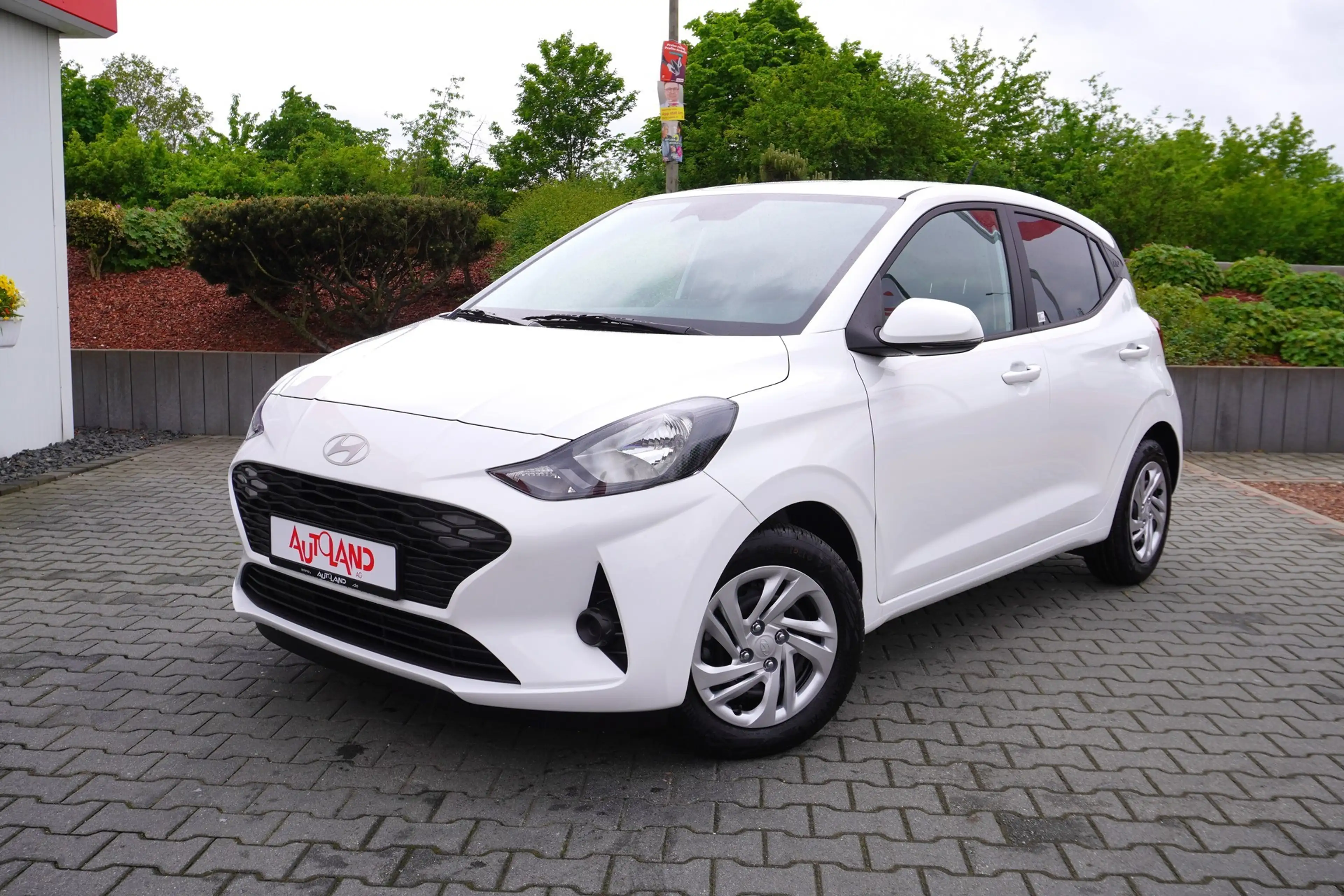 Hyundai i10 1.0 Kamera Tempomat Sitzheizung Spurhalte — photo 2