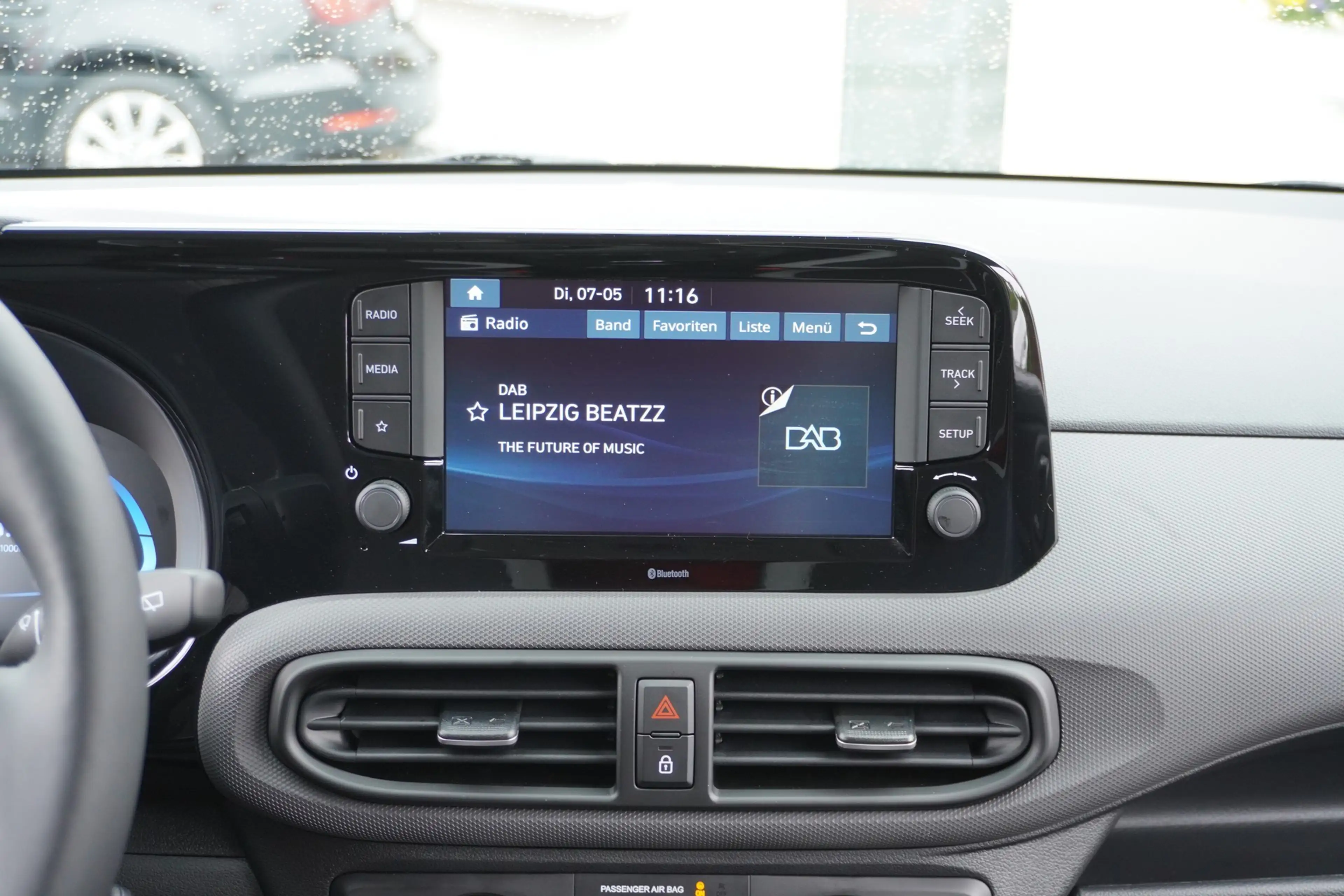 Hyundai i10 1.0 Kamera Tempomat Sitzheizung Spurhalte — photo 11
