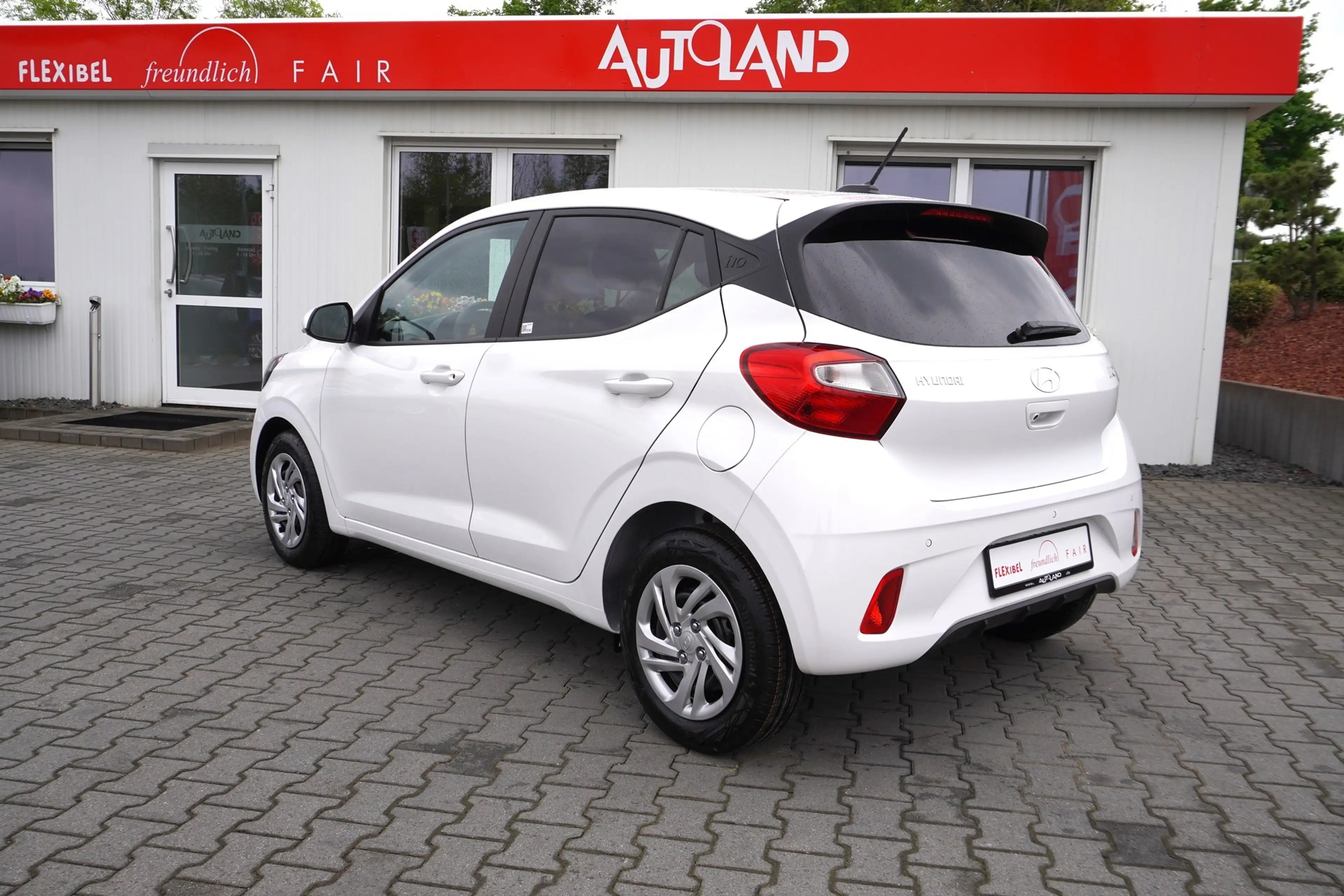 Hyundai i10 1.0 Kamera Tempomat Sitzheizung Spurhalte — photo 3