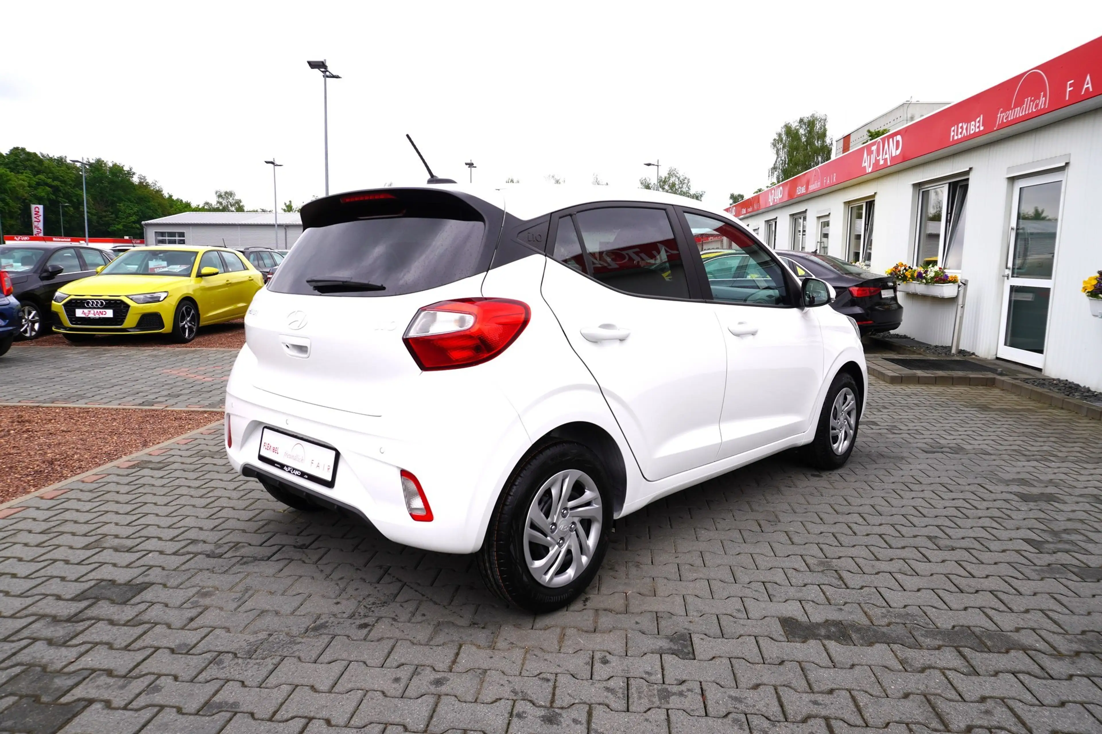 Hyundai i10 1.0 Kamera Tempomat Sitzheizung Spurhalte — photo 5