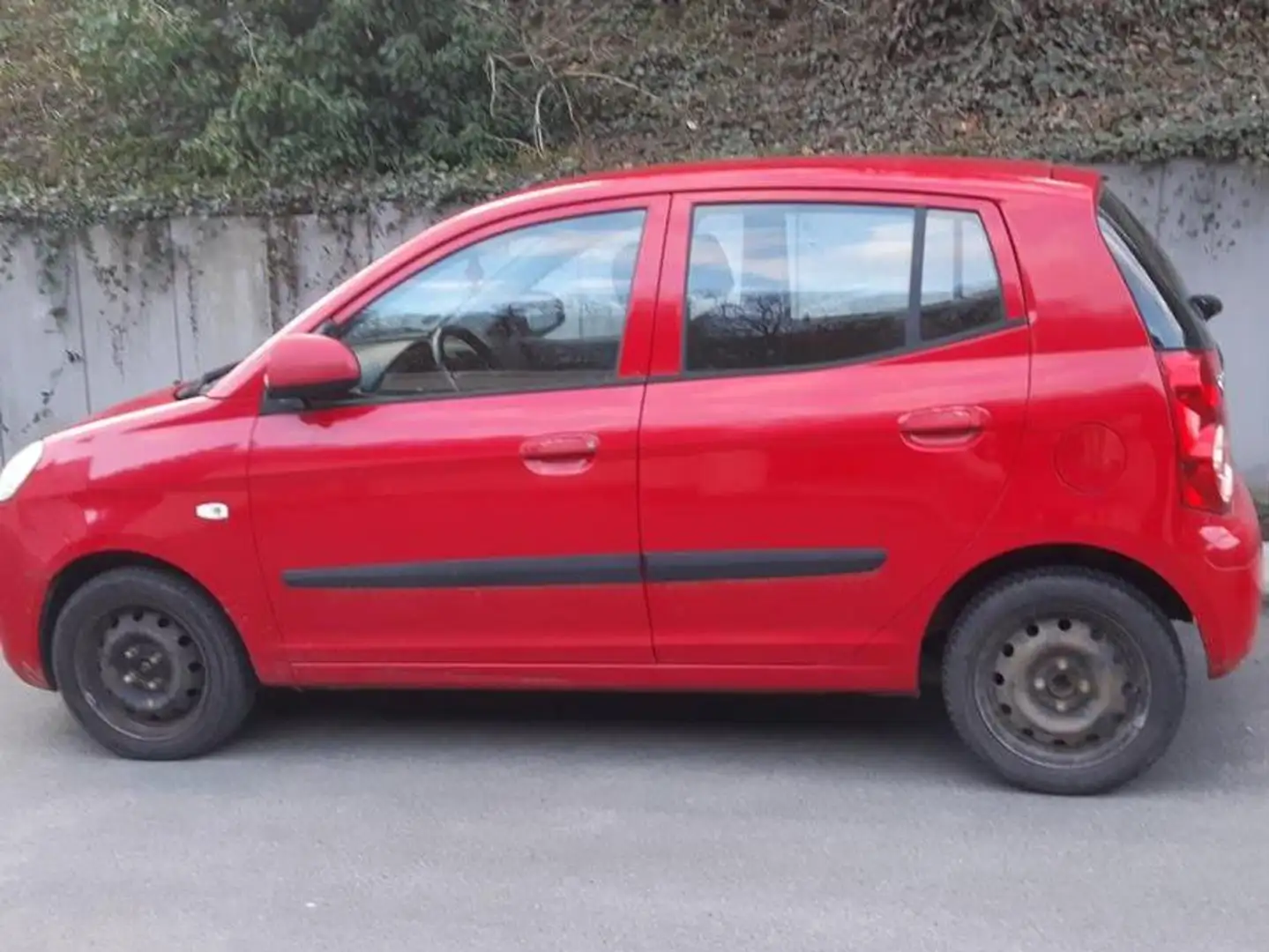 Kia Picanto Червоний - 1
