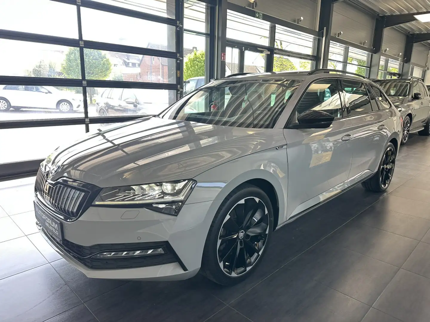 Skoda Superb Combi Sportline iV 1.4 TSI DSG|Pano|StHzg Gris - 2