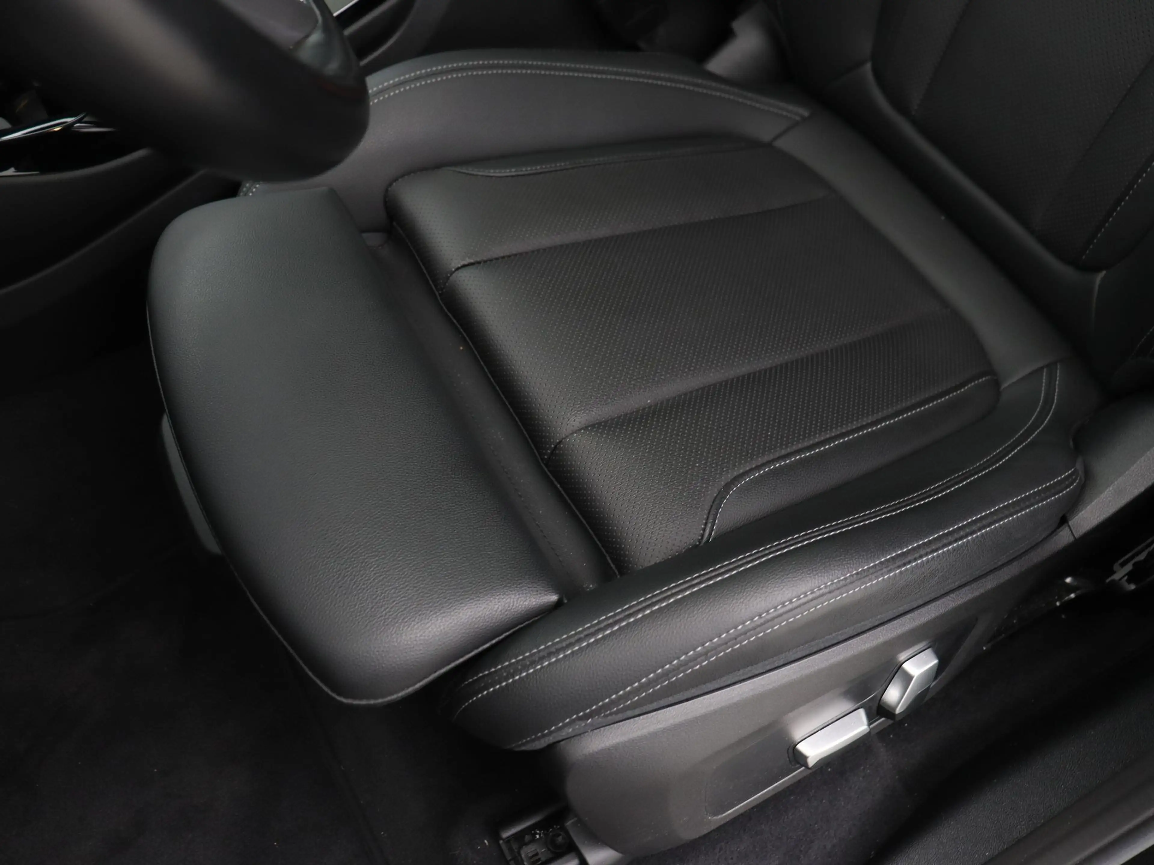BMW iX3 Executive 80 kWh — photo 14