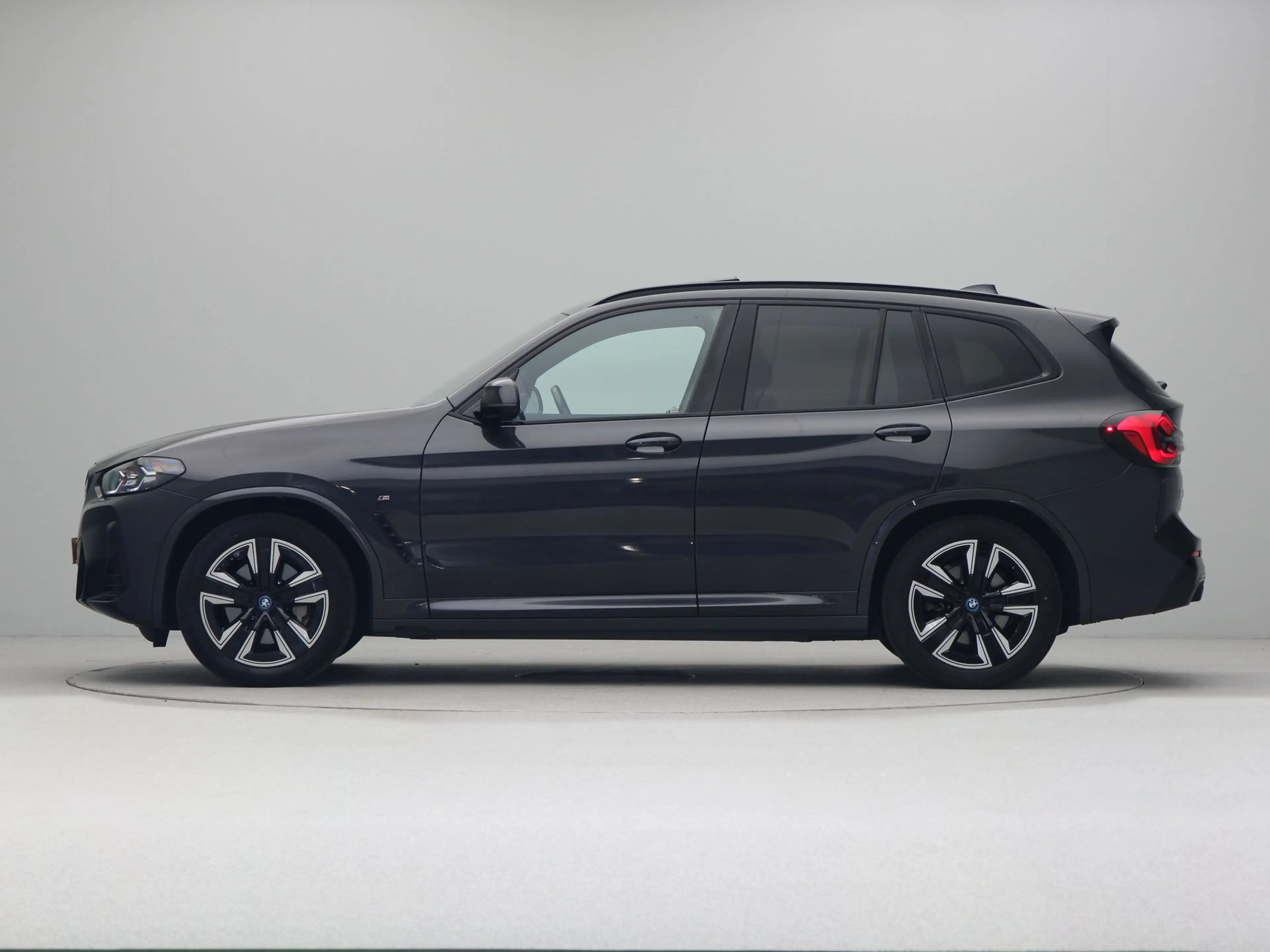 BMW iX3 Executive 80 kWh — photo 12