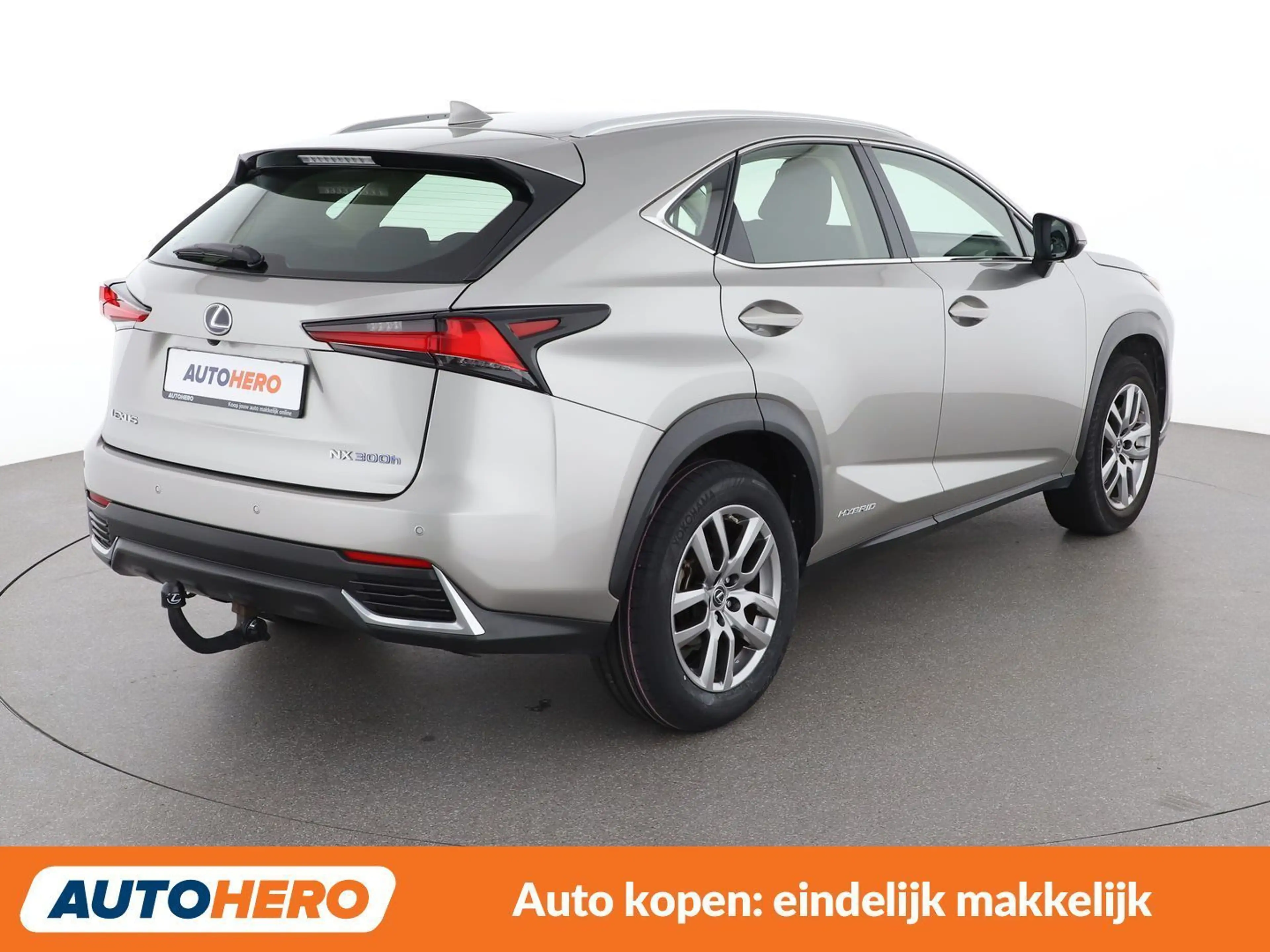 Lexus NX 300h NX 300h E-Four Pack — photo 6