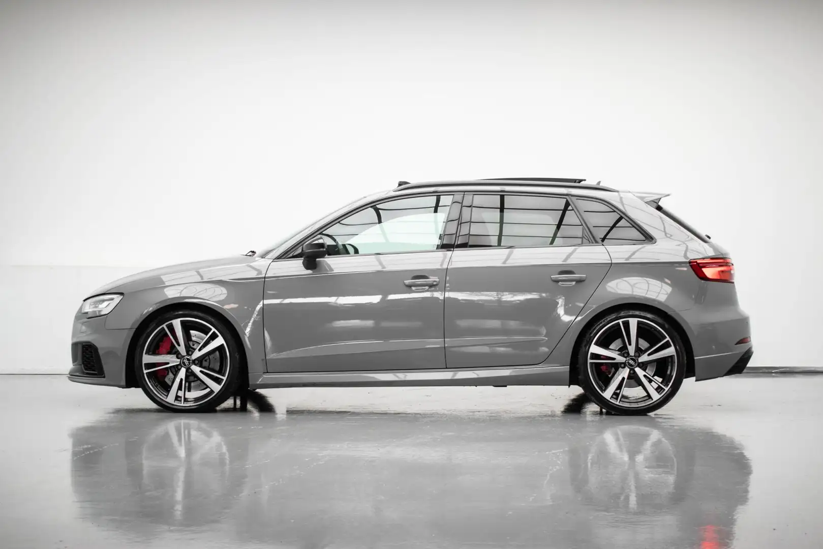 Audi RS3 Sportback 2.5 TFSI Quattro |Pano|Schaalstoel|B&O|K Grijs - 2