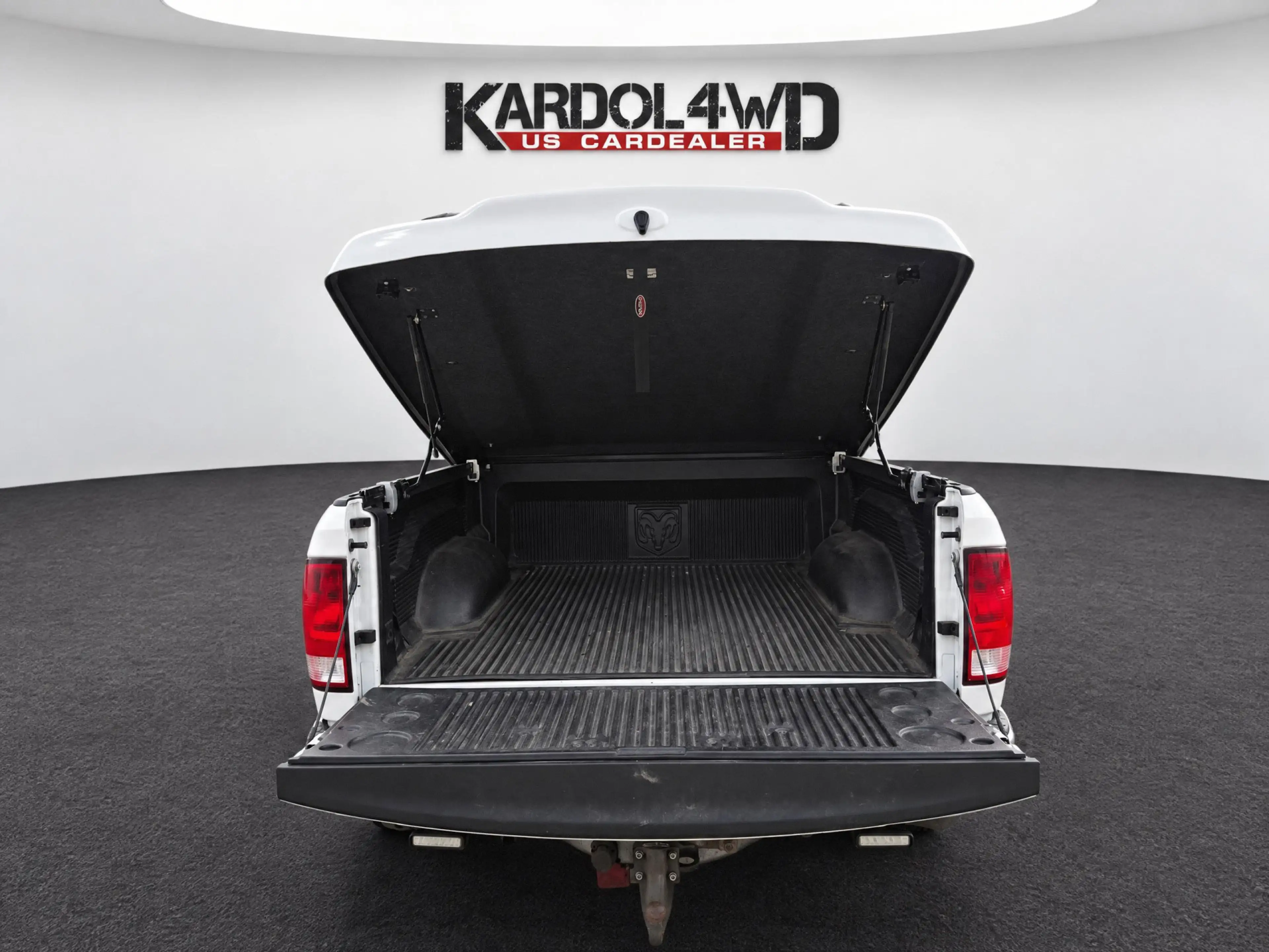 Dodge RAM 1500 5.7 V8 4x4 Quad Cab 6'4 Laramie | Tonneau cov — photo 6
